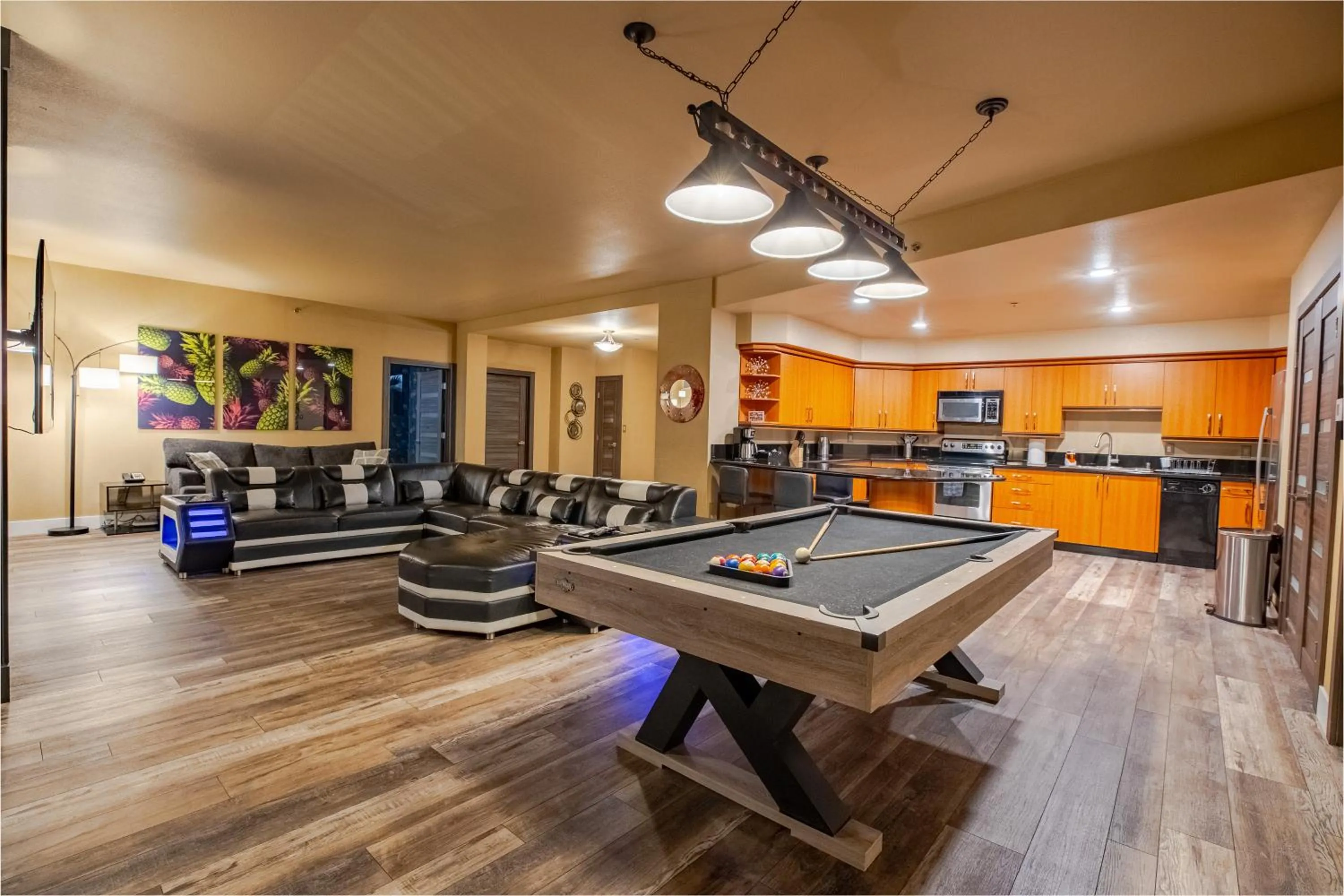 2100 SqFt Penthouse Suite W/ Strip Views! POOL GYM