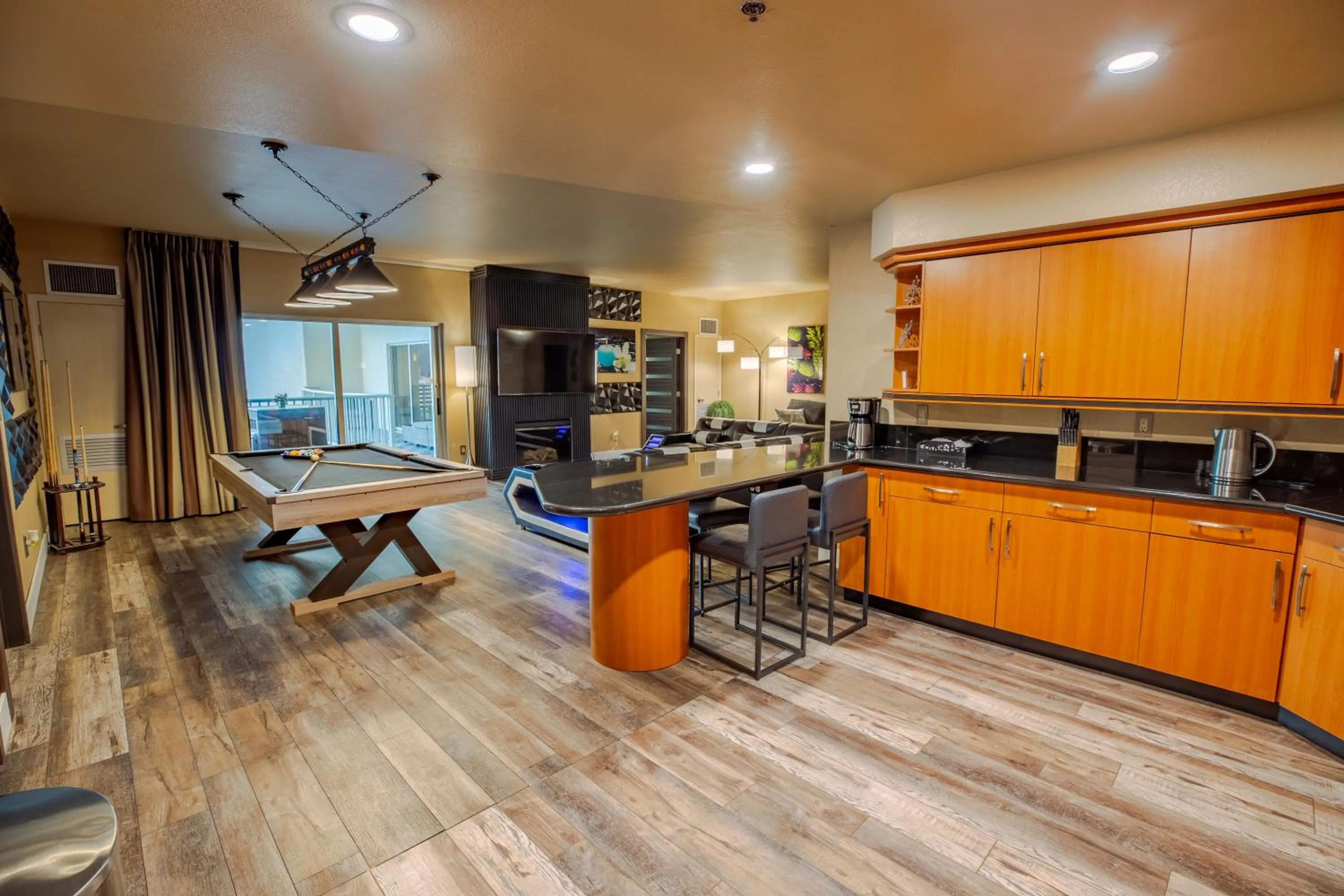 Kitchen or kitchenette in 2100 SqFt Penthouse Suite W/ Strip Views! POOL GYM