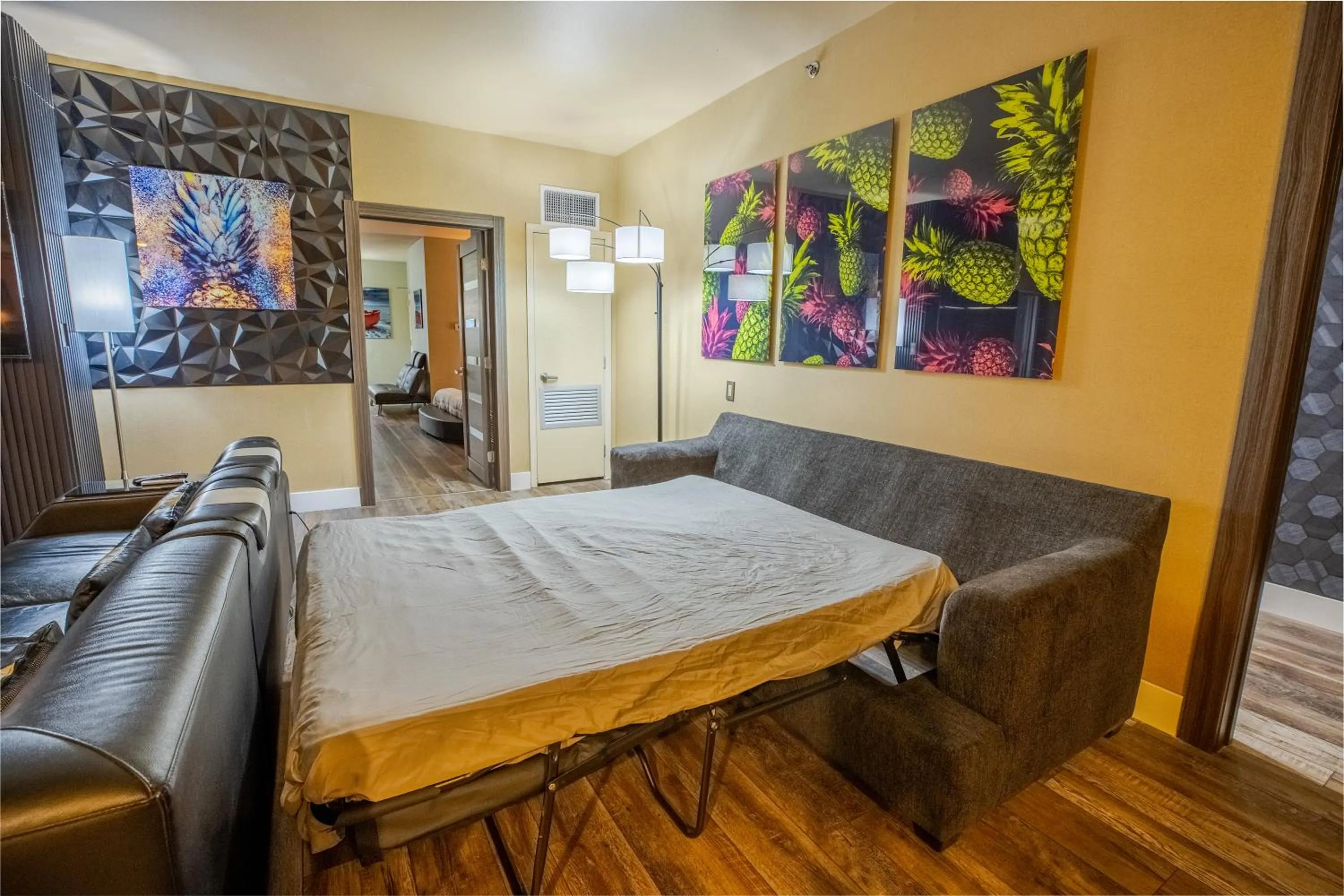 Bed in 2100 SqFt Penthouse Suite W/ Strip Views! POOL GYM