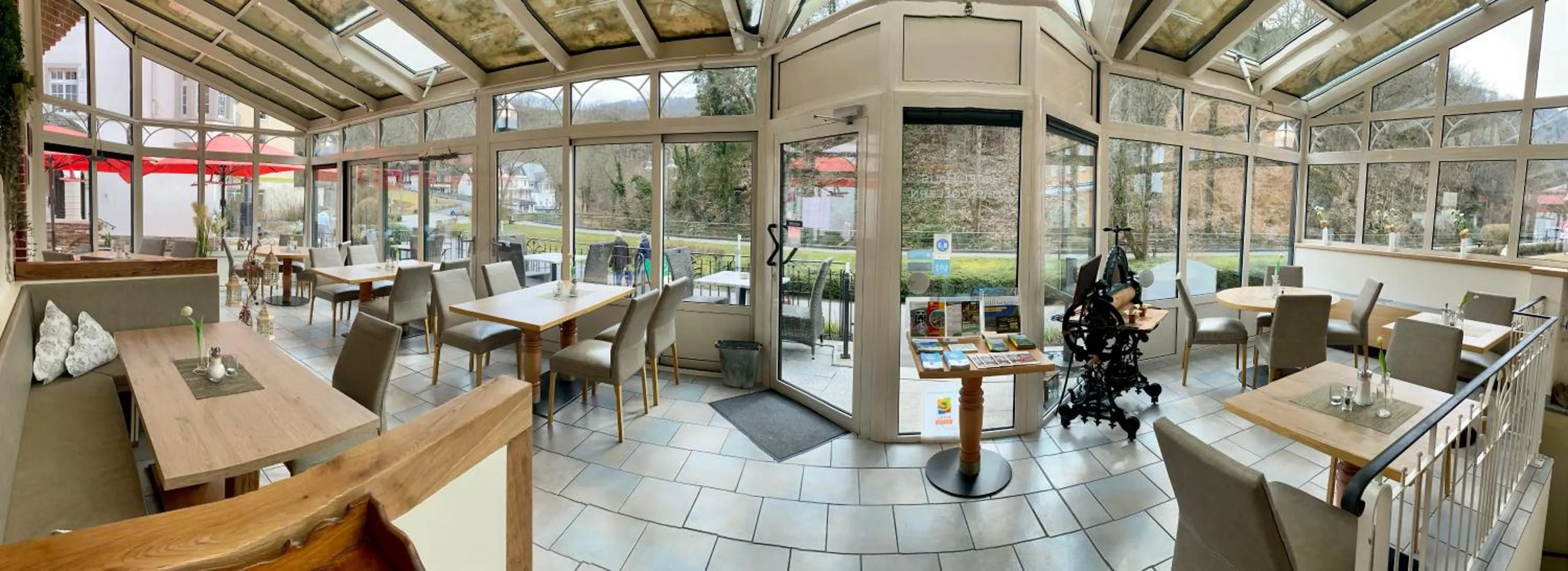 Restaurant/places to eat in Haus Hohenzollern & Haus 'Ambiente