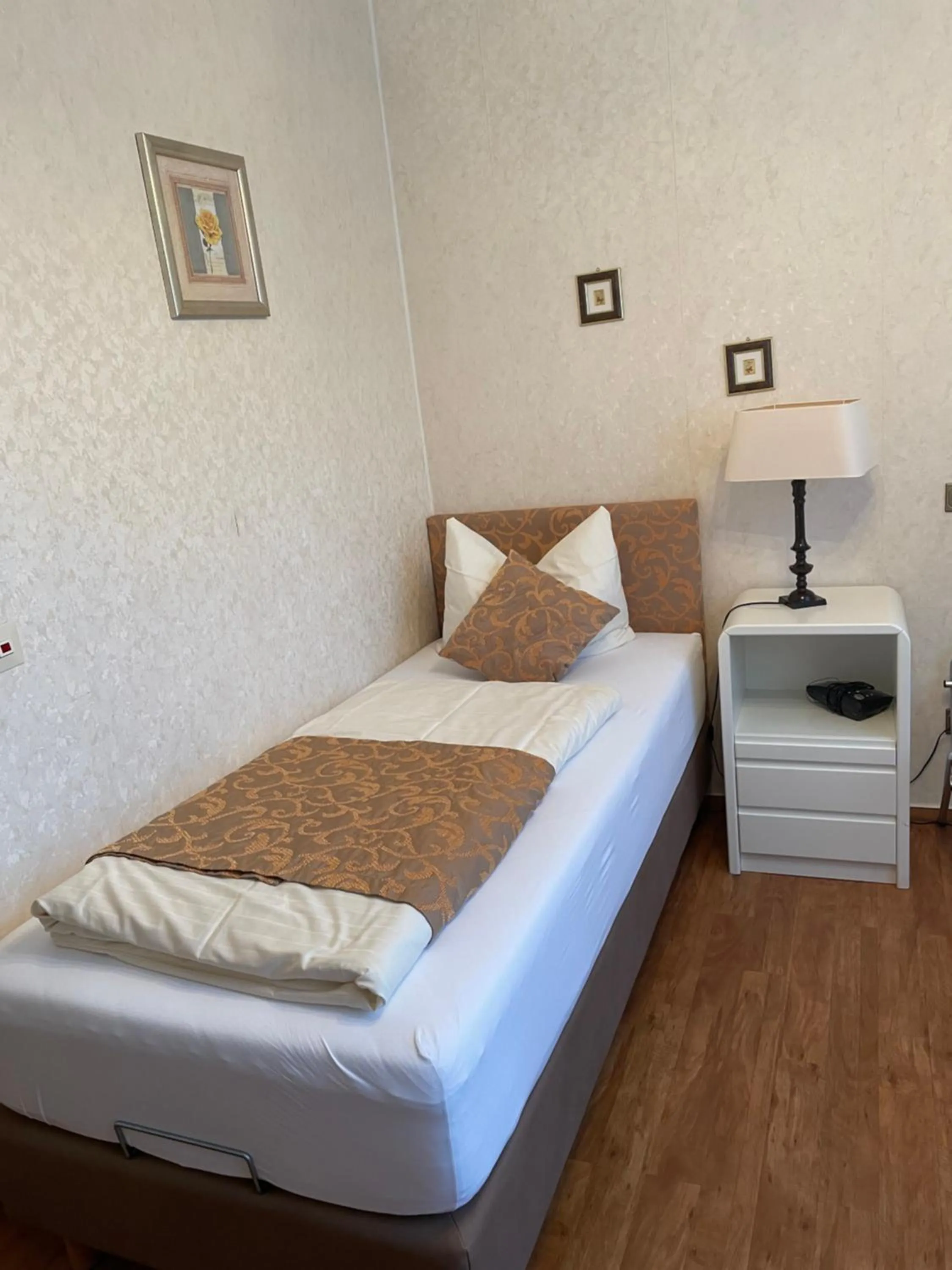 Photo of the whole room, Bed in Haus Hohenzollern & Haus 'Ambiente