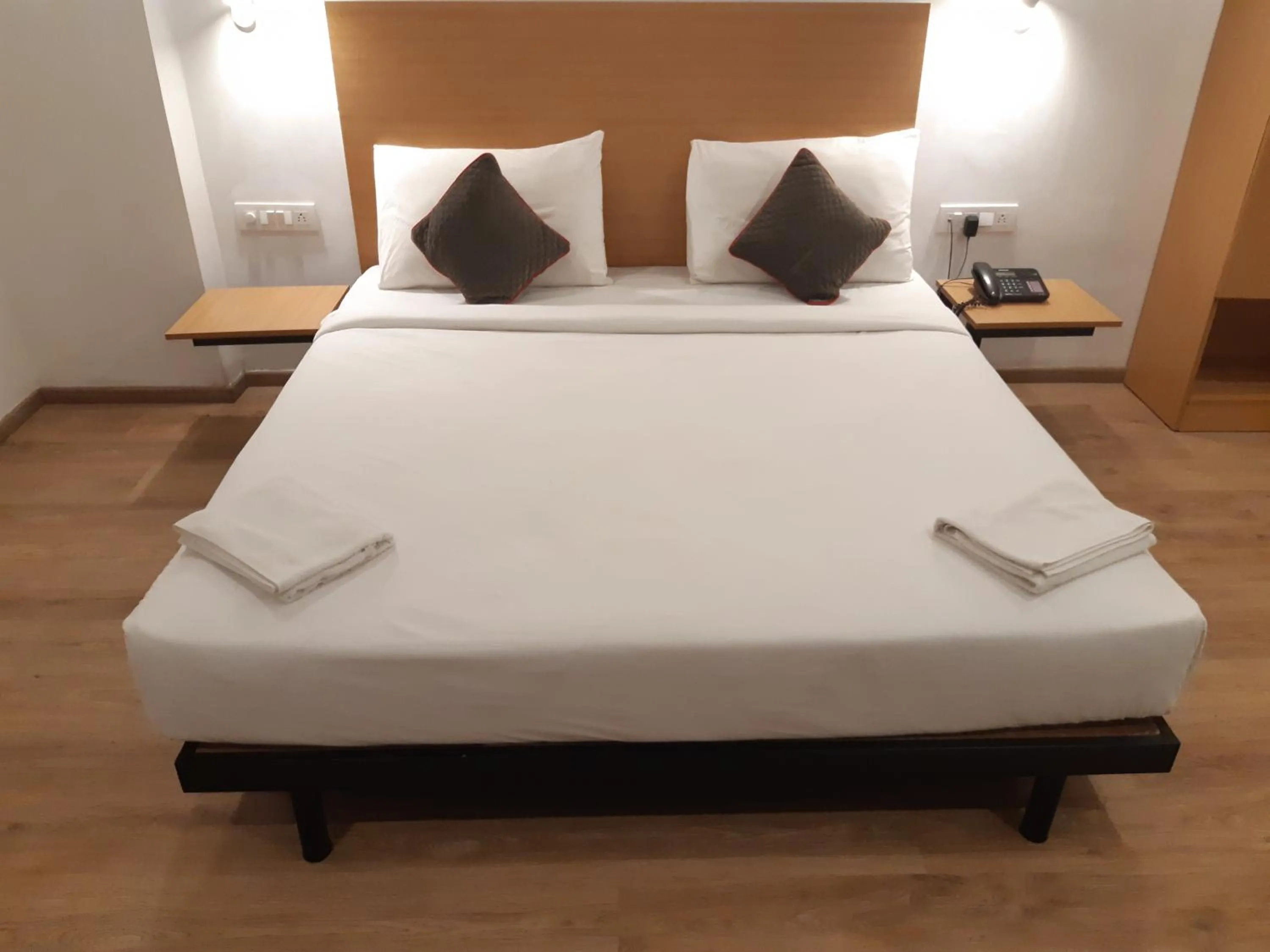 Photo of the whole room, Bed in Alana Townhouse