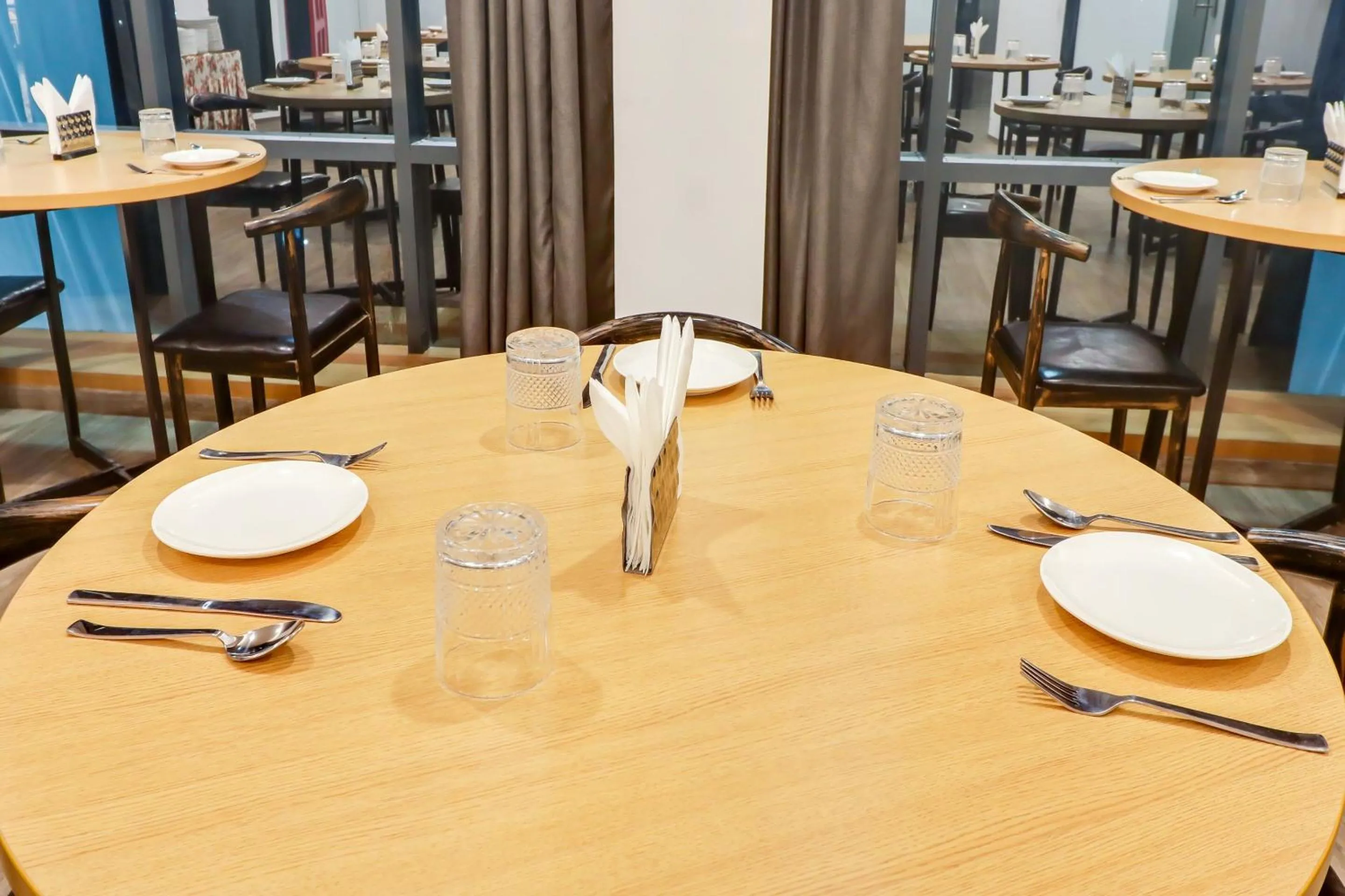 Restaurant/places to eat in Super Townhouse Jashn