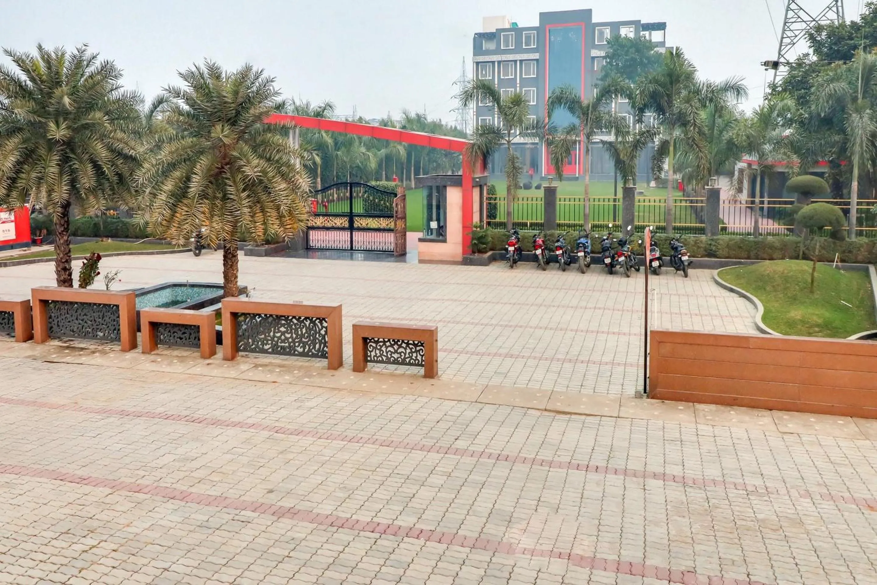 Facade/entrance in Super Townhouse Jashn