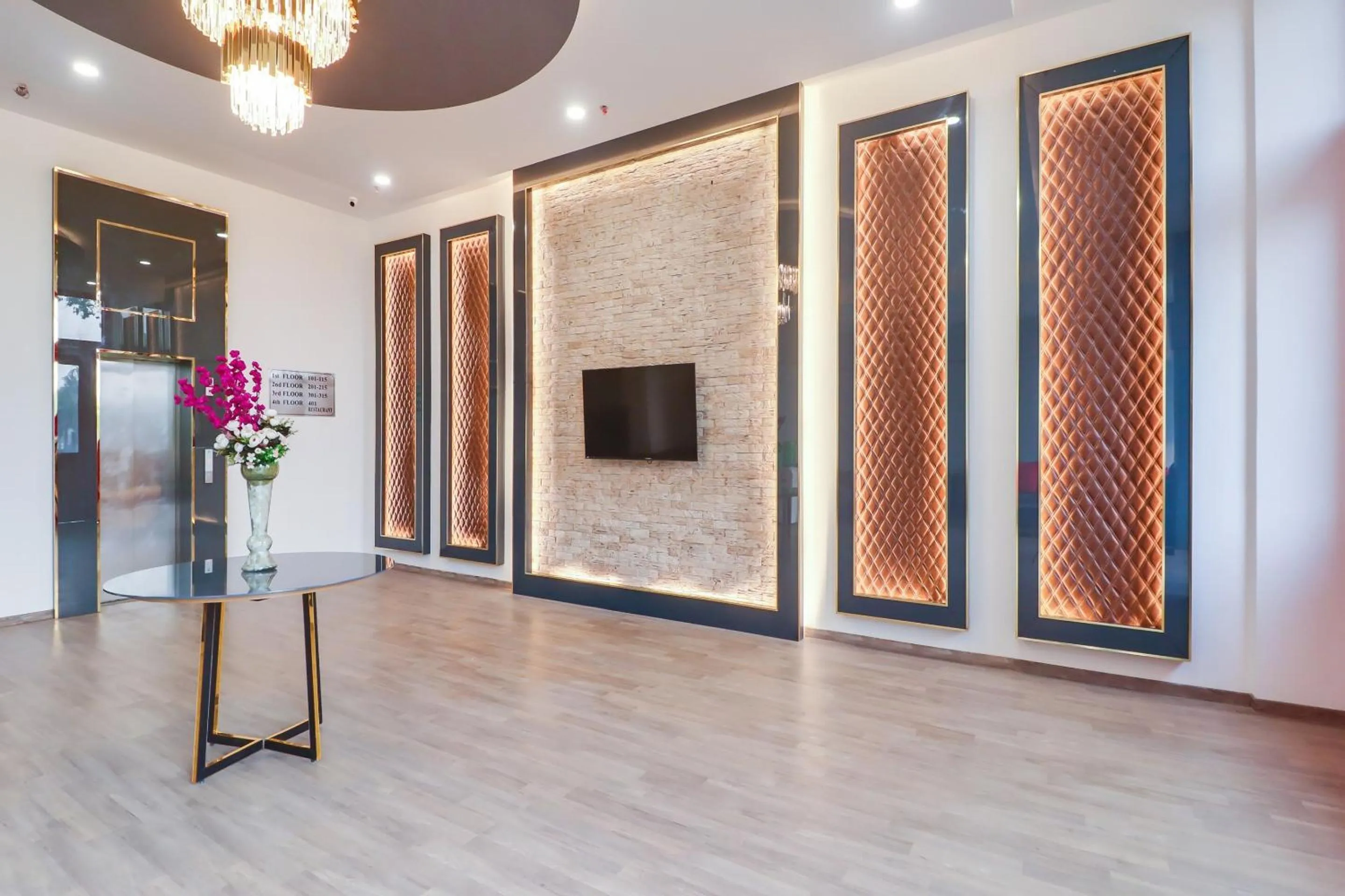 Lobby or reception in Super Townhouse Jashn