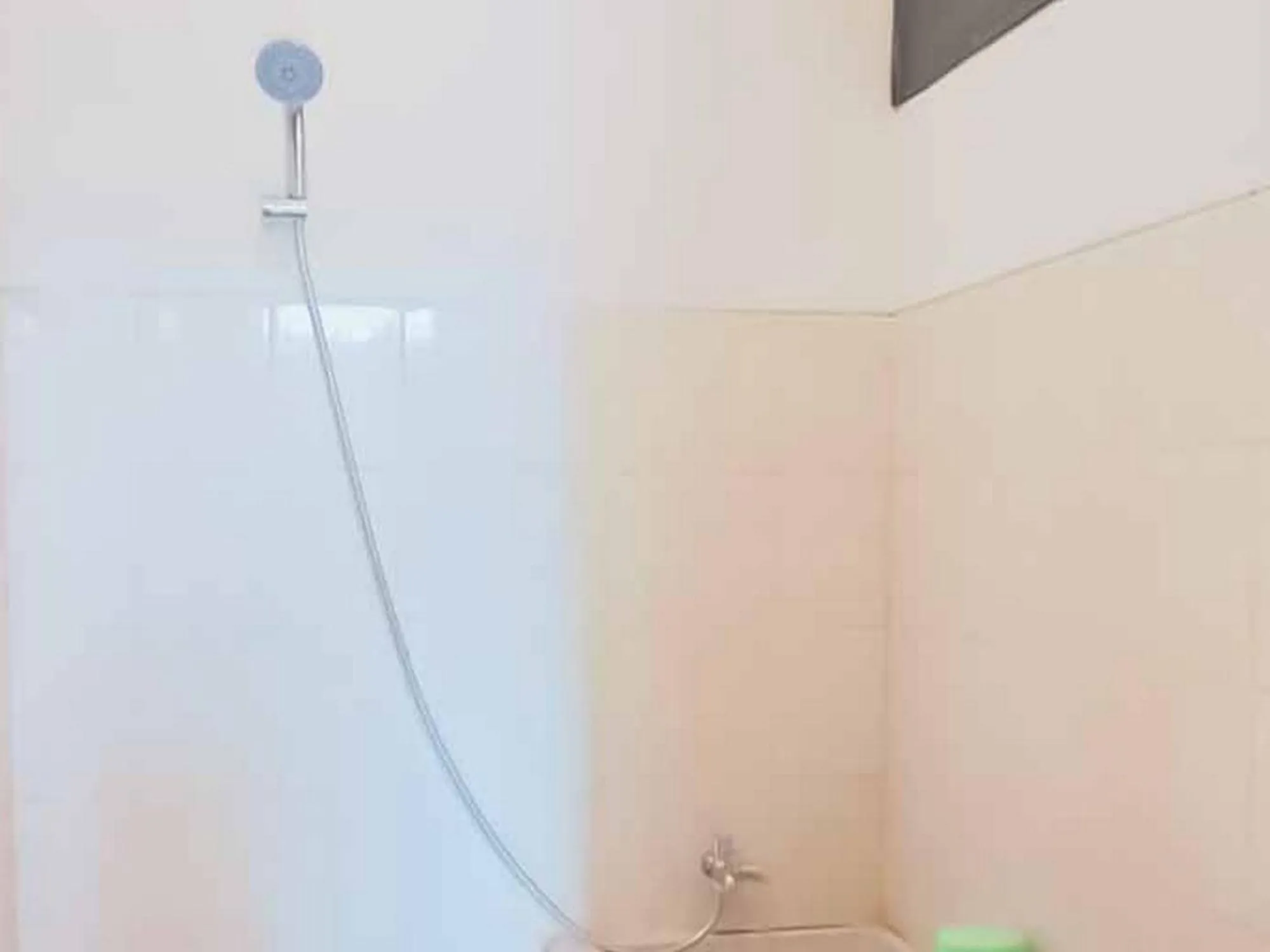 Shower in Rumah Pahoman Syariah Mitra RedDoorz