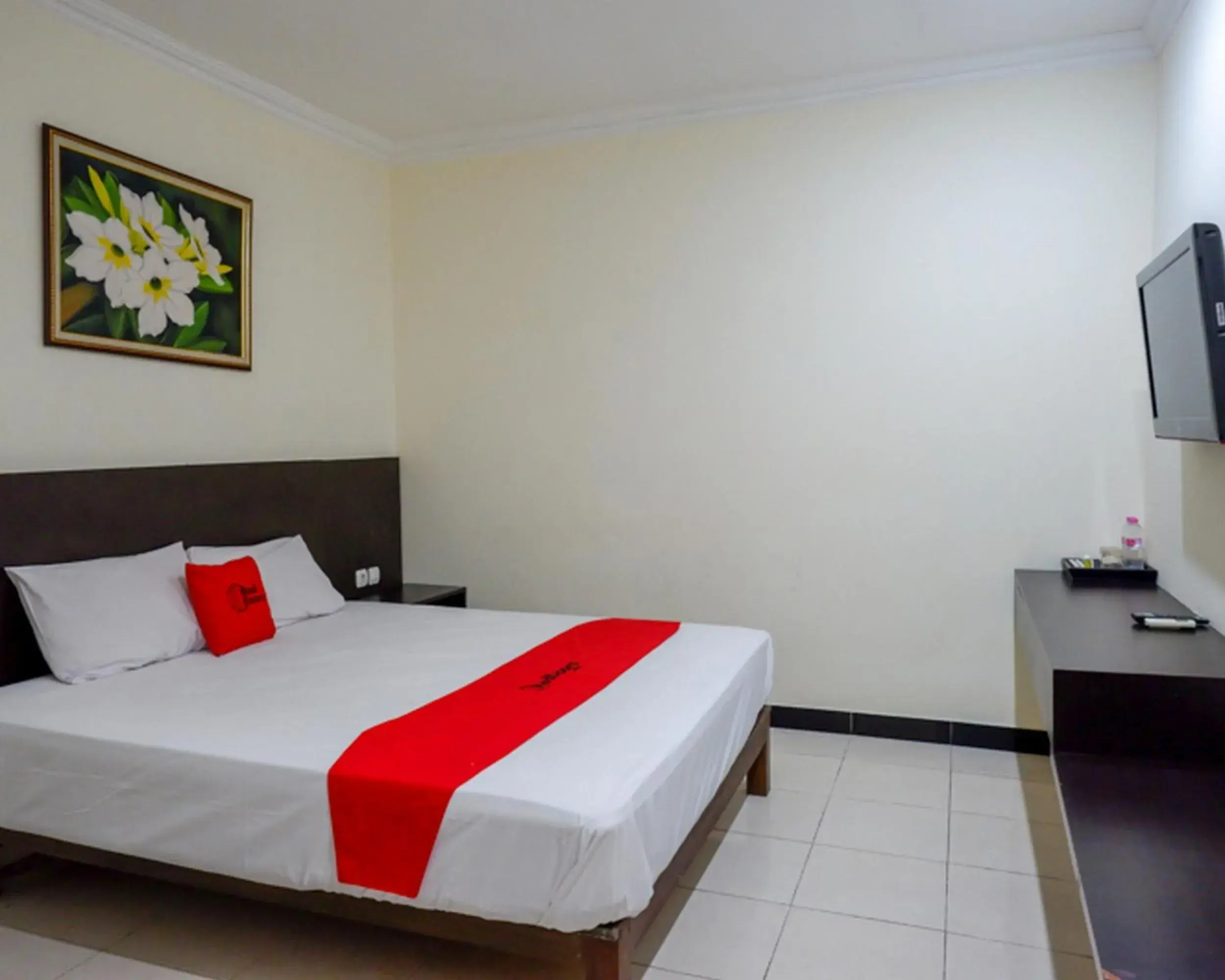 Double Room in RedDoorz Plus @ Hotel Asih UNY Double Room in RedDoorz Plus @ Hotel Asih UNY