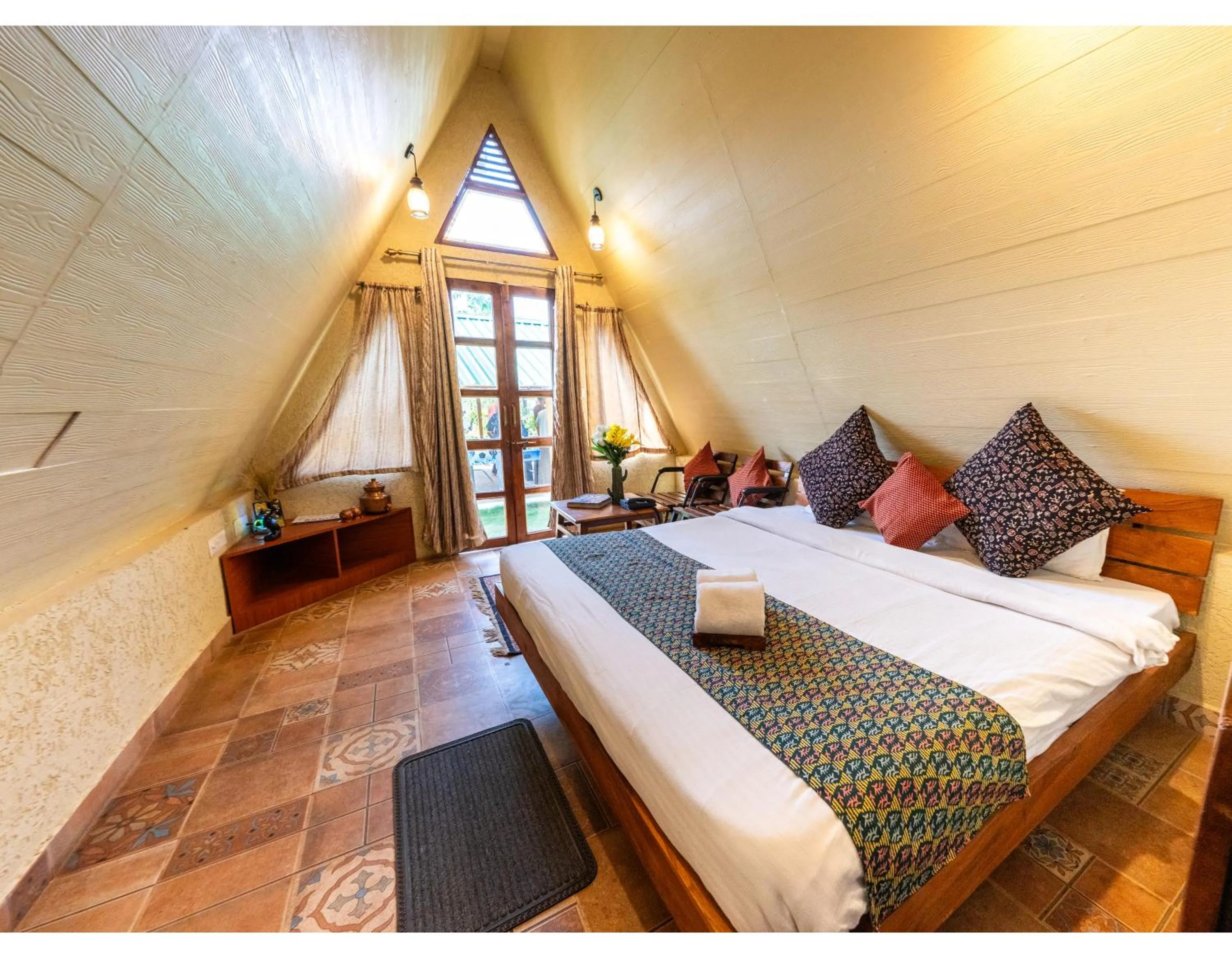 Bed in Panarpani Retreat Pachmarhi