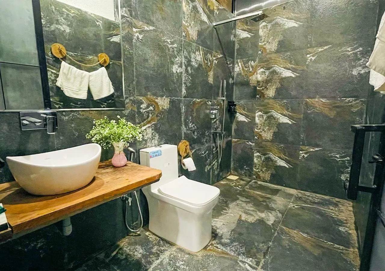 Shower in Panarpani Retreat Pachmarhi