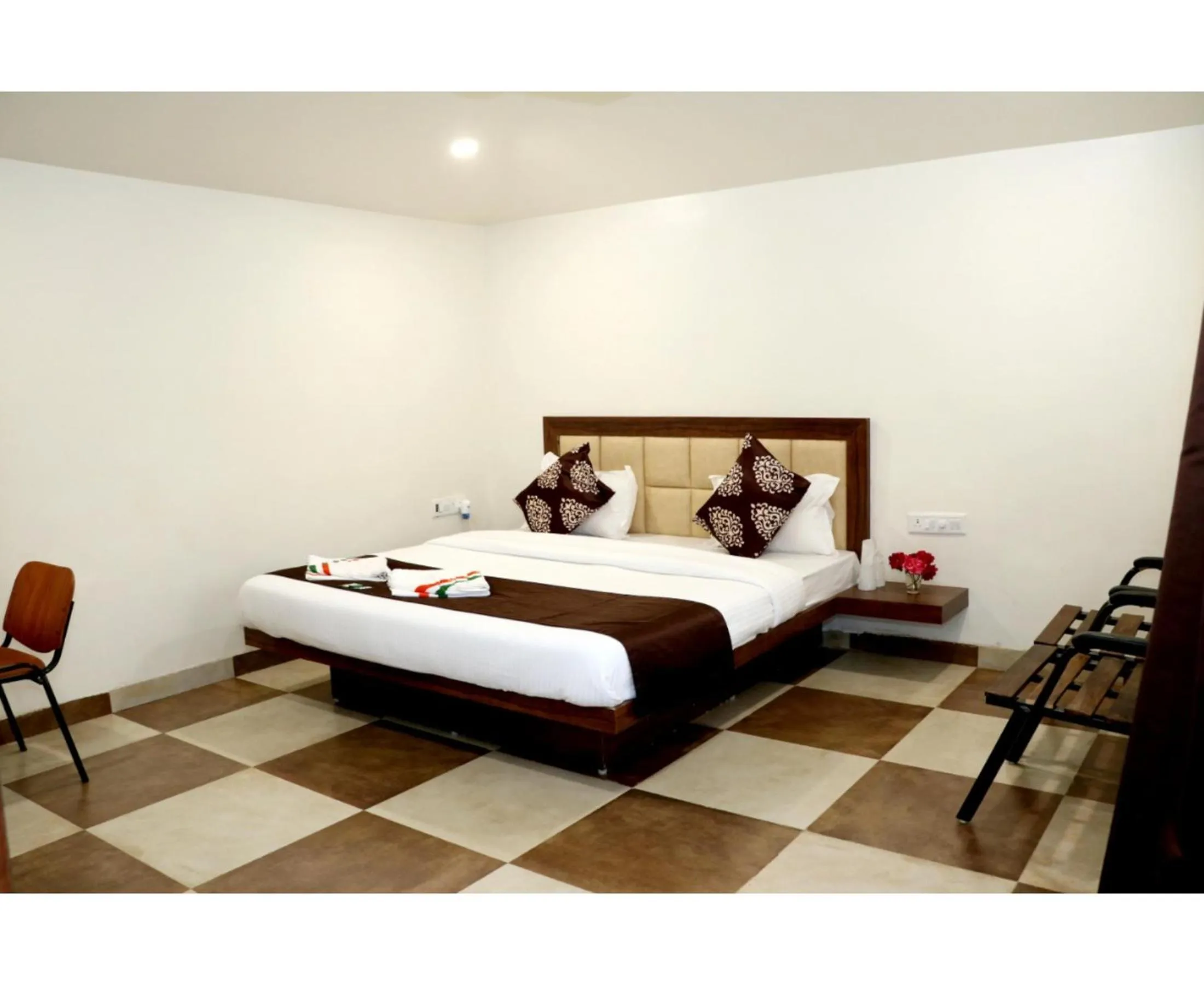 Bed in Panarpani Retreat Pachmarhi