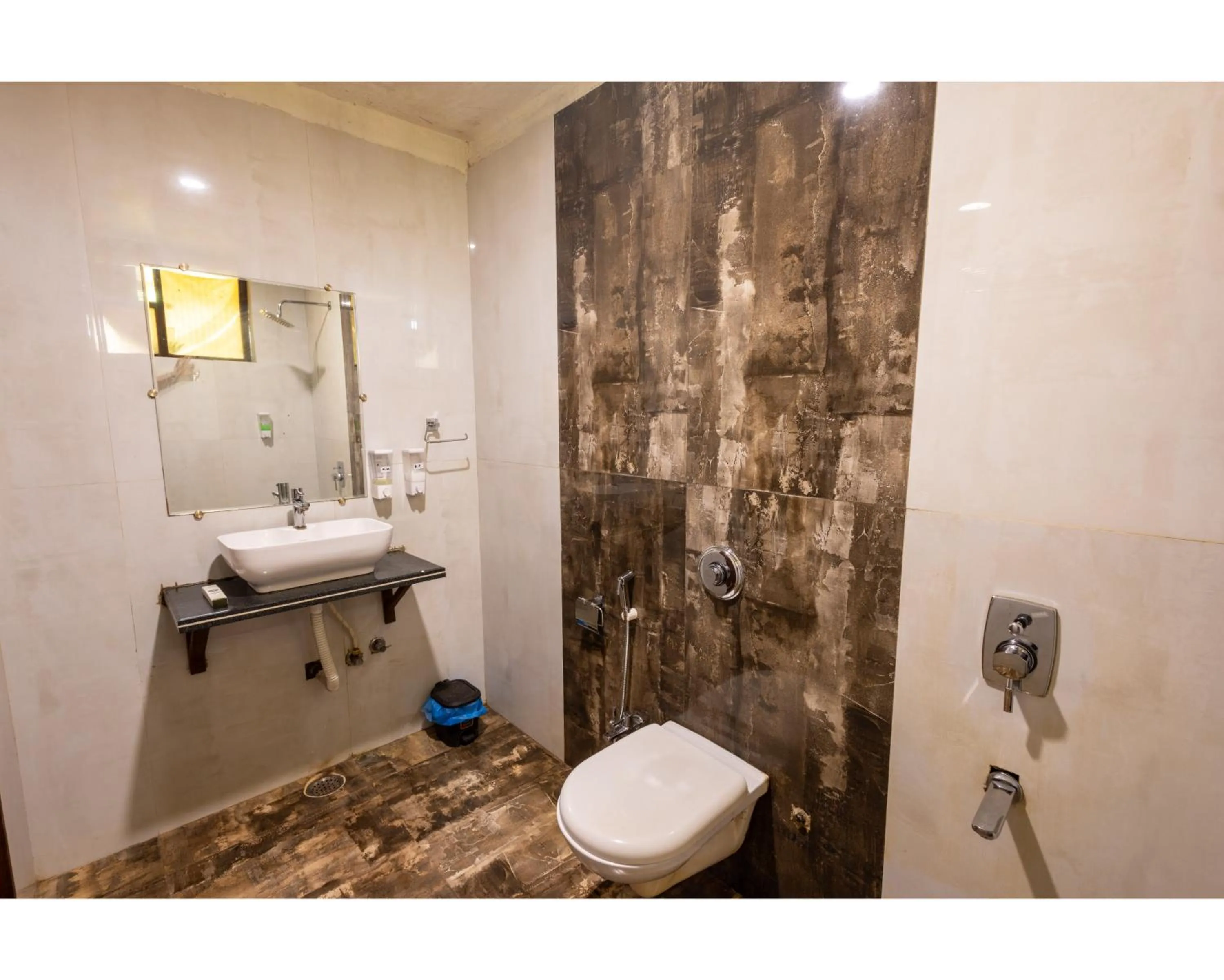 Shower in Panarpani Retreat Pachmarhi