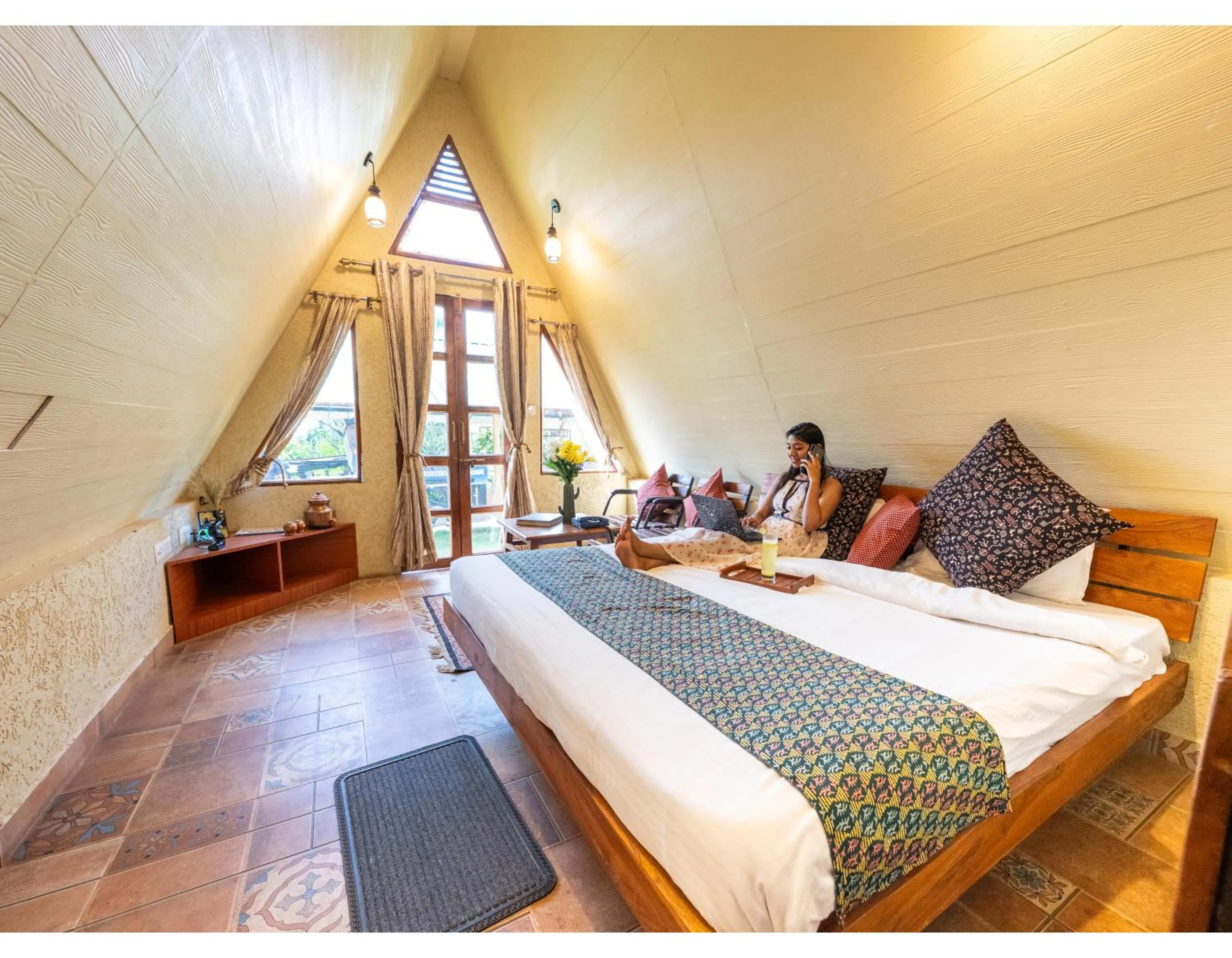 Bed in Panarpani Retreat Pachmarhi