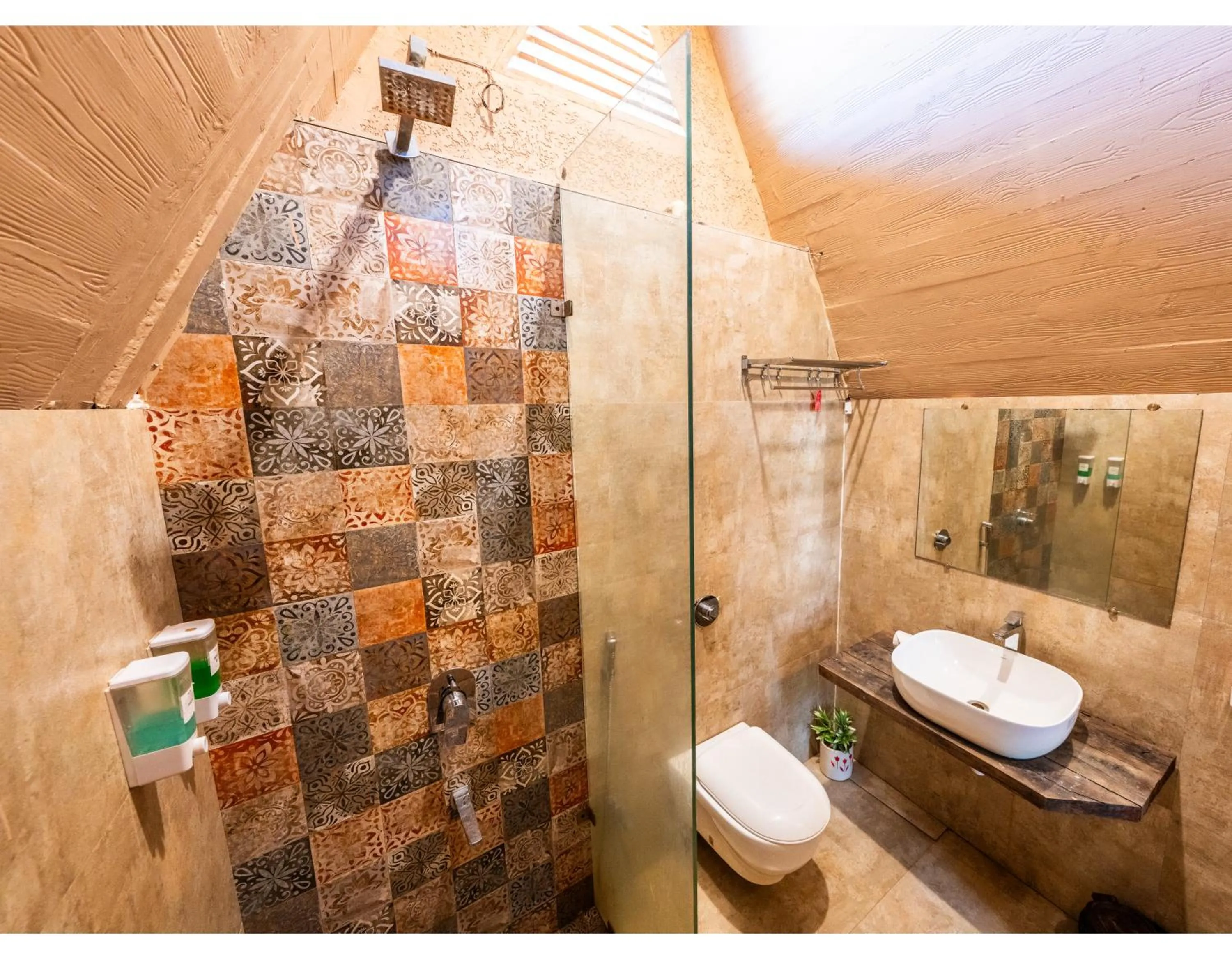 Shower in Panarpani Retreat Pachmarhi