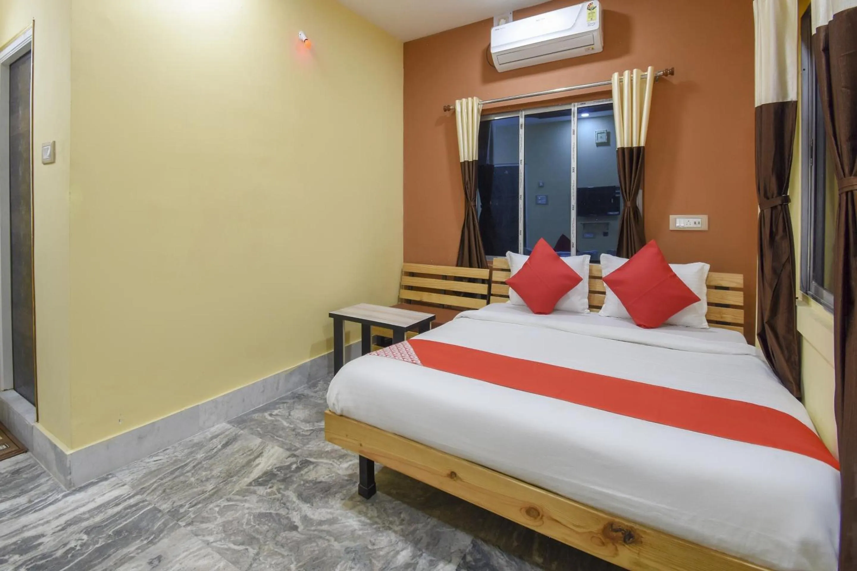 Bedroom, Bed in Hotel O Palki Palace Near Netaji Subhash Chandra Bose International Airport