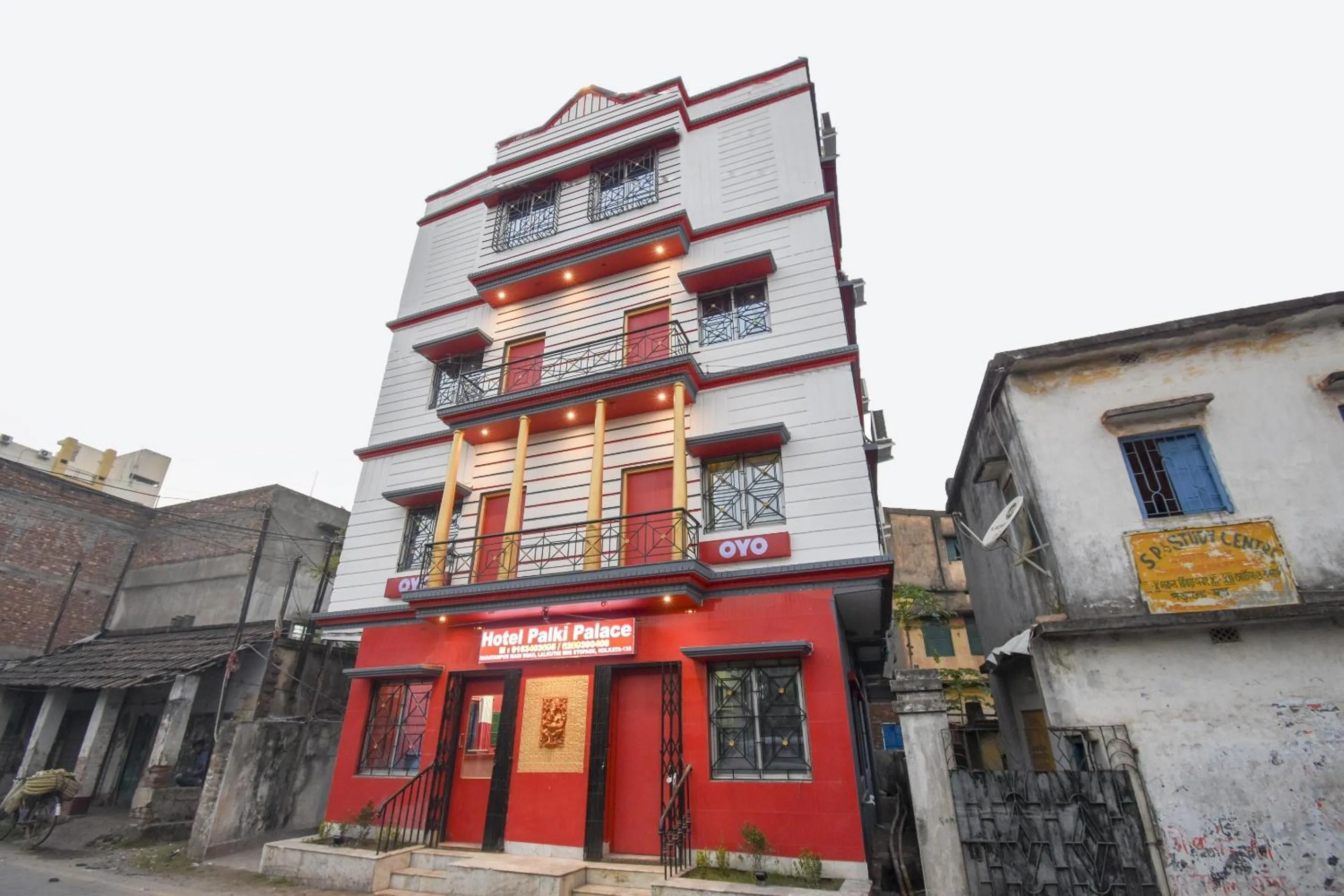 Facade/entrance in Hotel O Palki Palace Near Netaji Subhash Chandra Bose International Airport