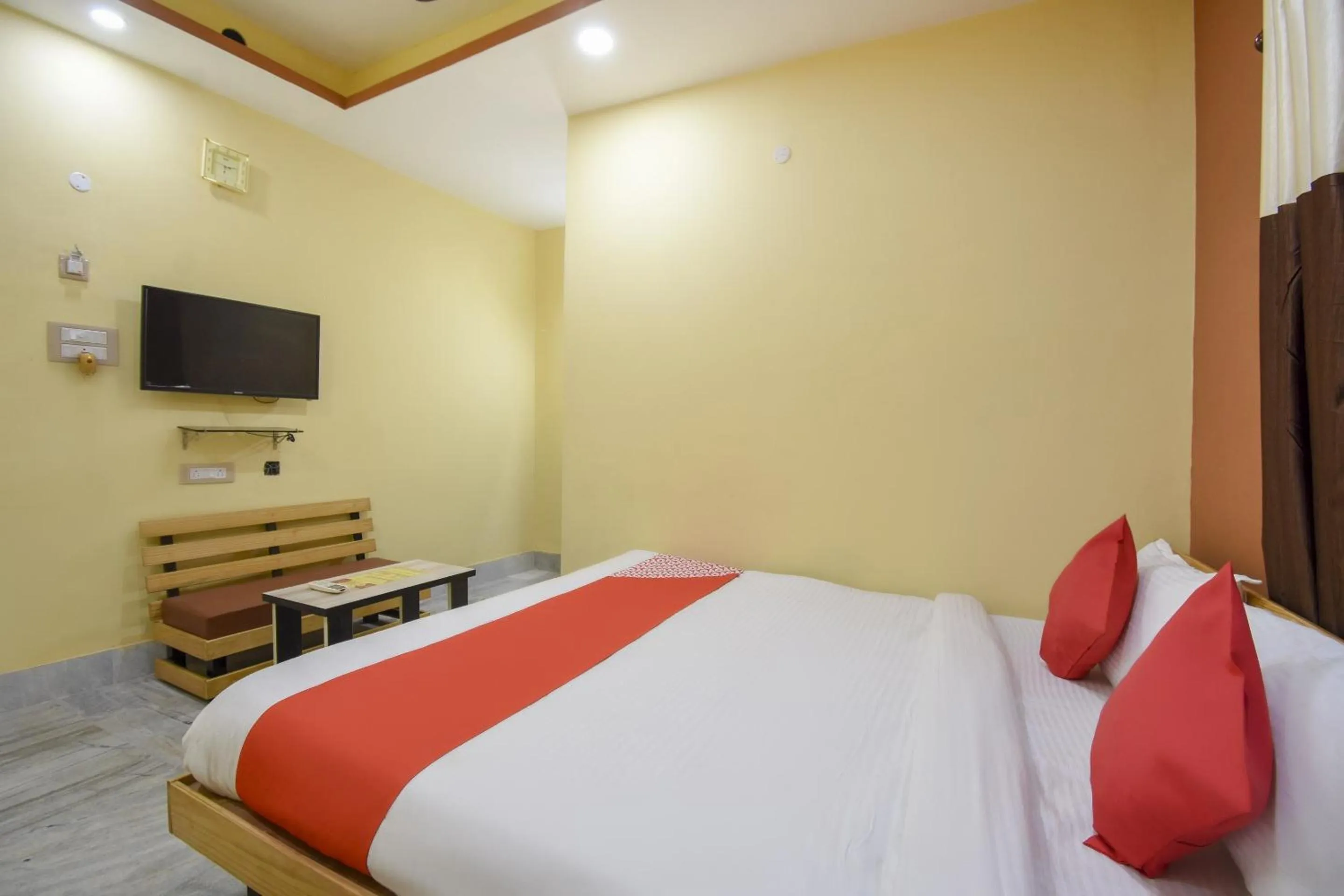 Bedroom, Bed in Hotel O Palki Palace Near Netaji Subhash Chandra Bose International Airport