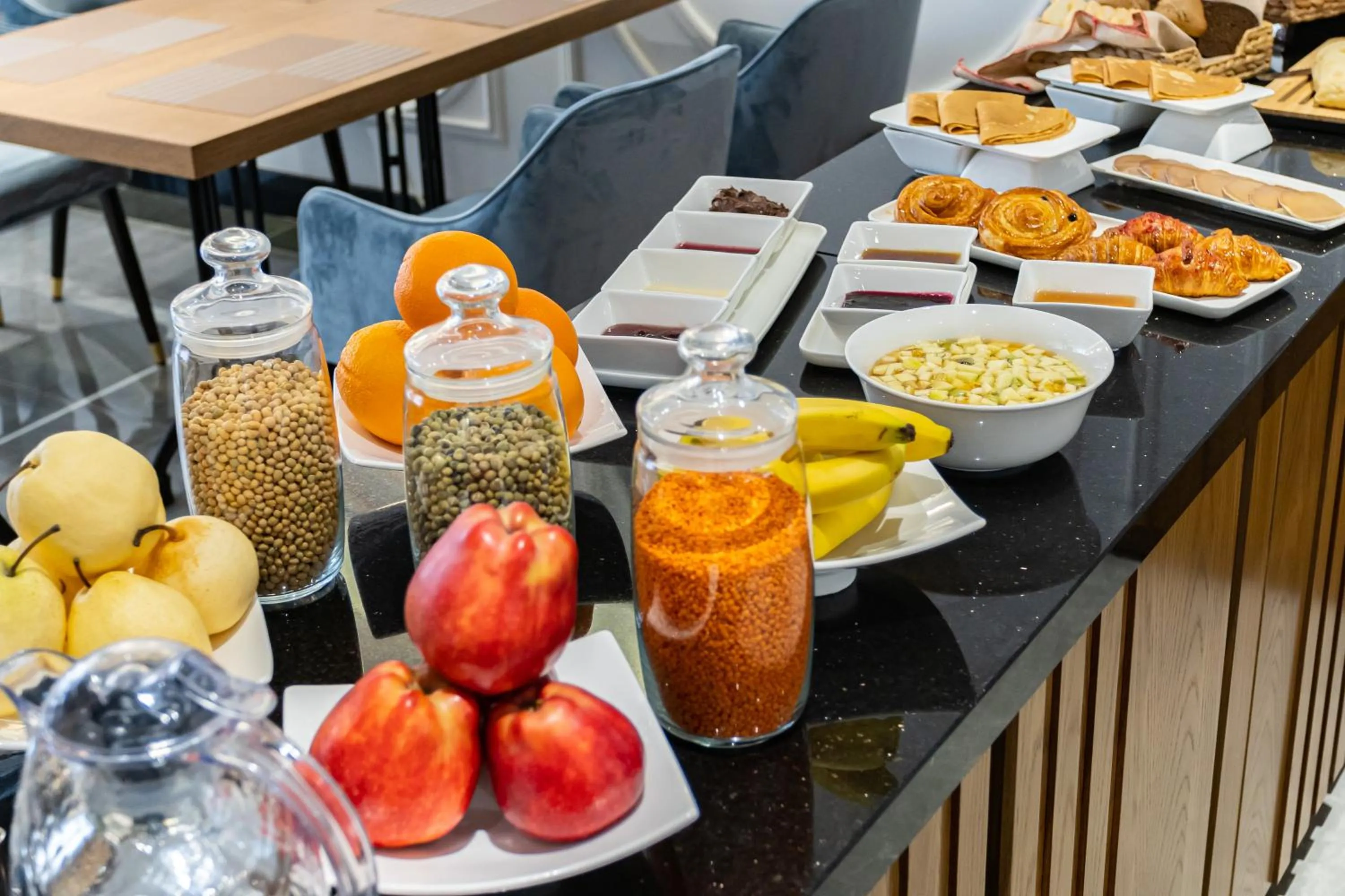 Breakfast in HOTEL MODERNO & Spa