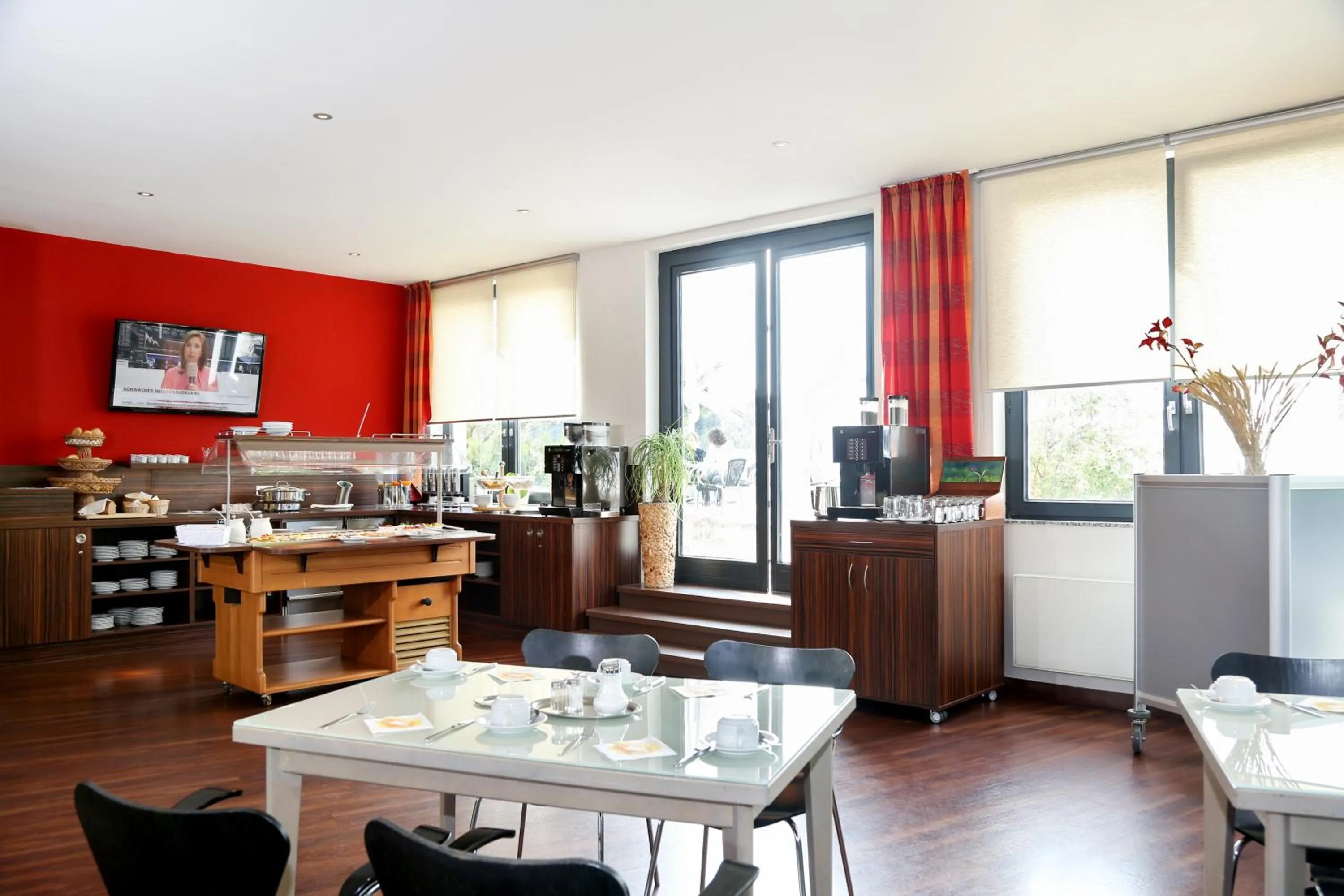 Buffet breakfast in H24 Hoteltow