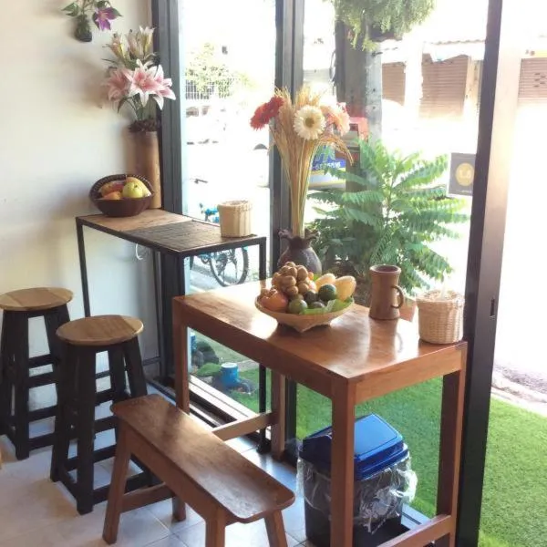 Dining area in Banana Hostel Donmuang