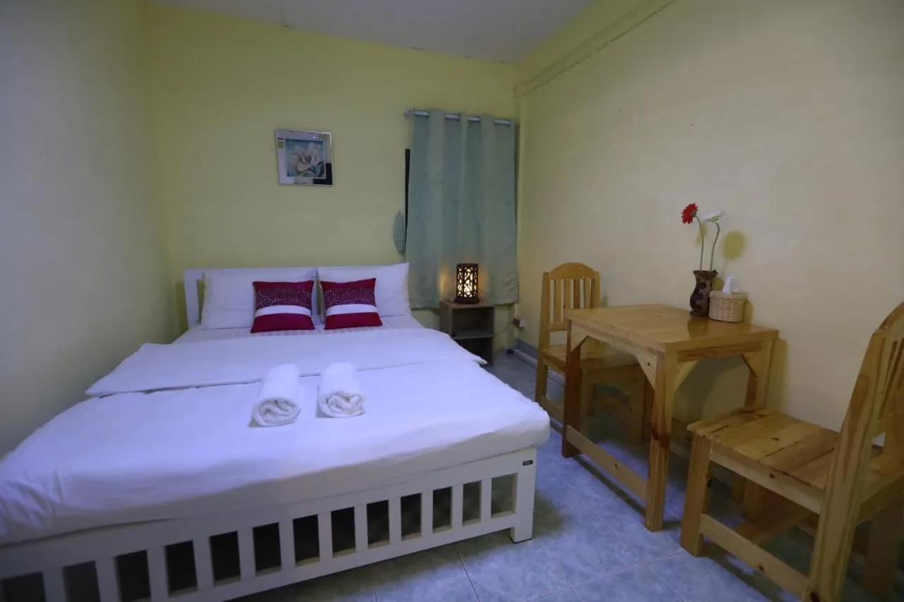 Photo of the whole room, Bed in Banana Hostel Donmuang