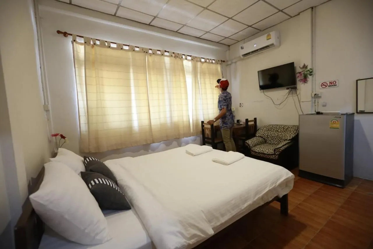 Photo of the whole room, Bed in Banana Hostel Donmuang
