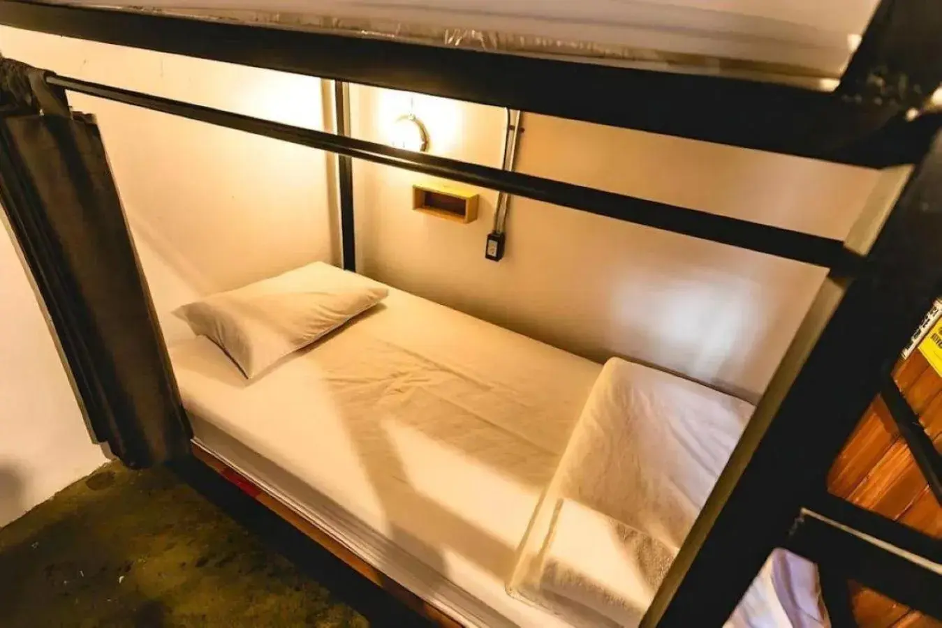 Bunk Bed in Mixed Dormitory Room in Banana Hostel Donmuang Bunk Bed in Mixed Dormitory Room in Banana Hostel Donmuang