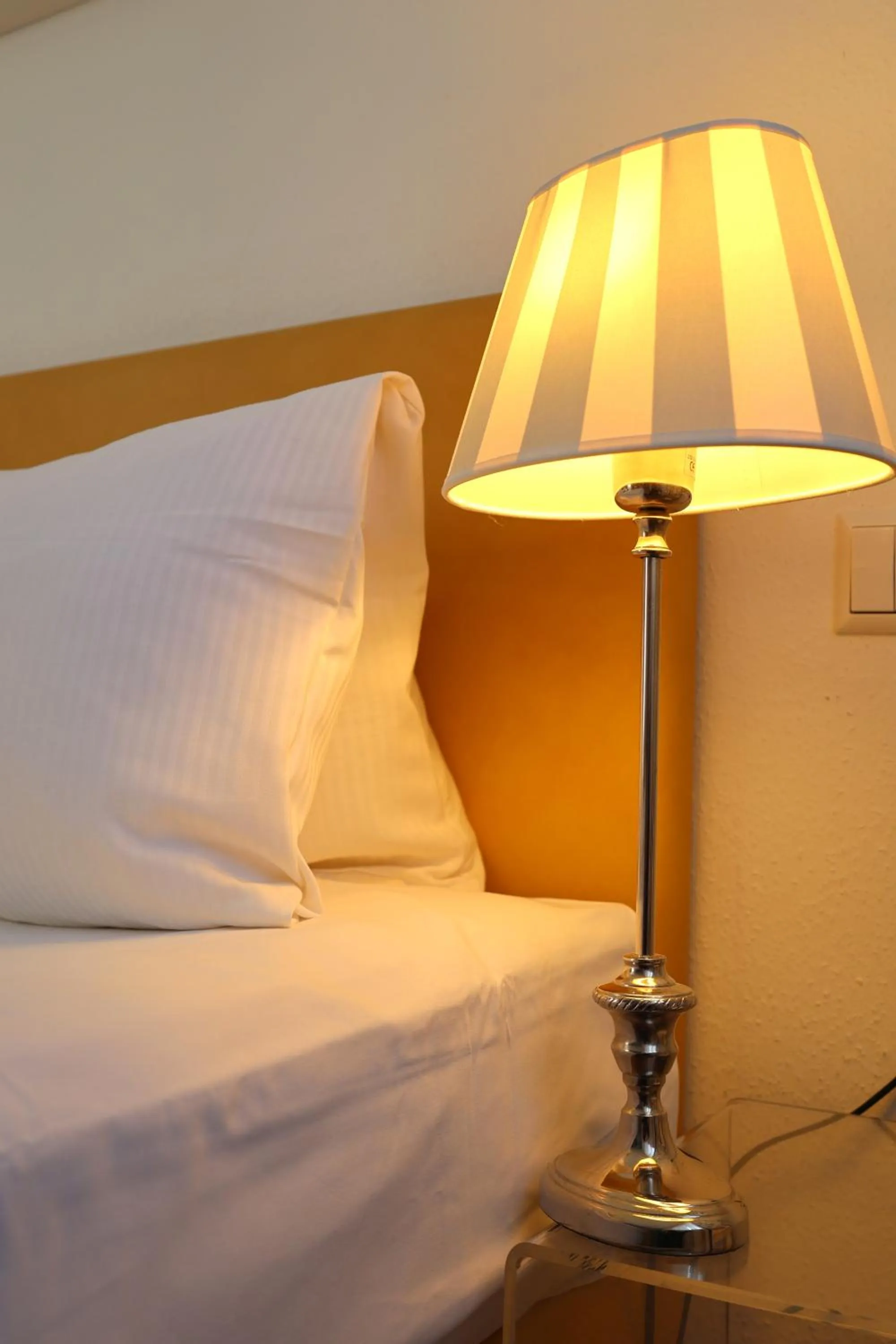 Bed in Aparthotel Deutschmeister