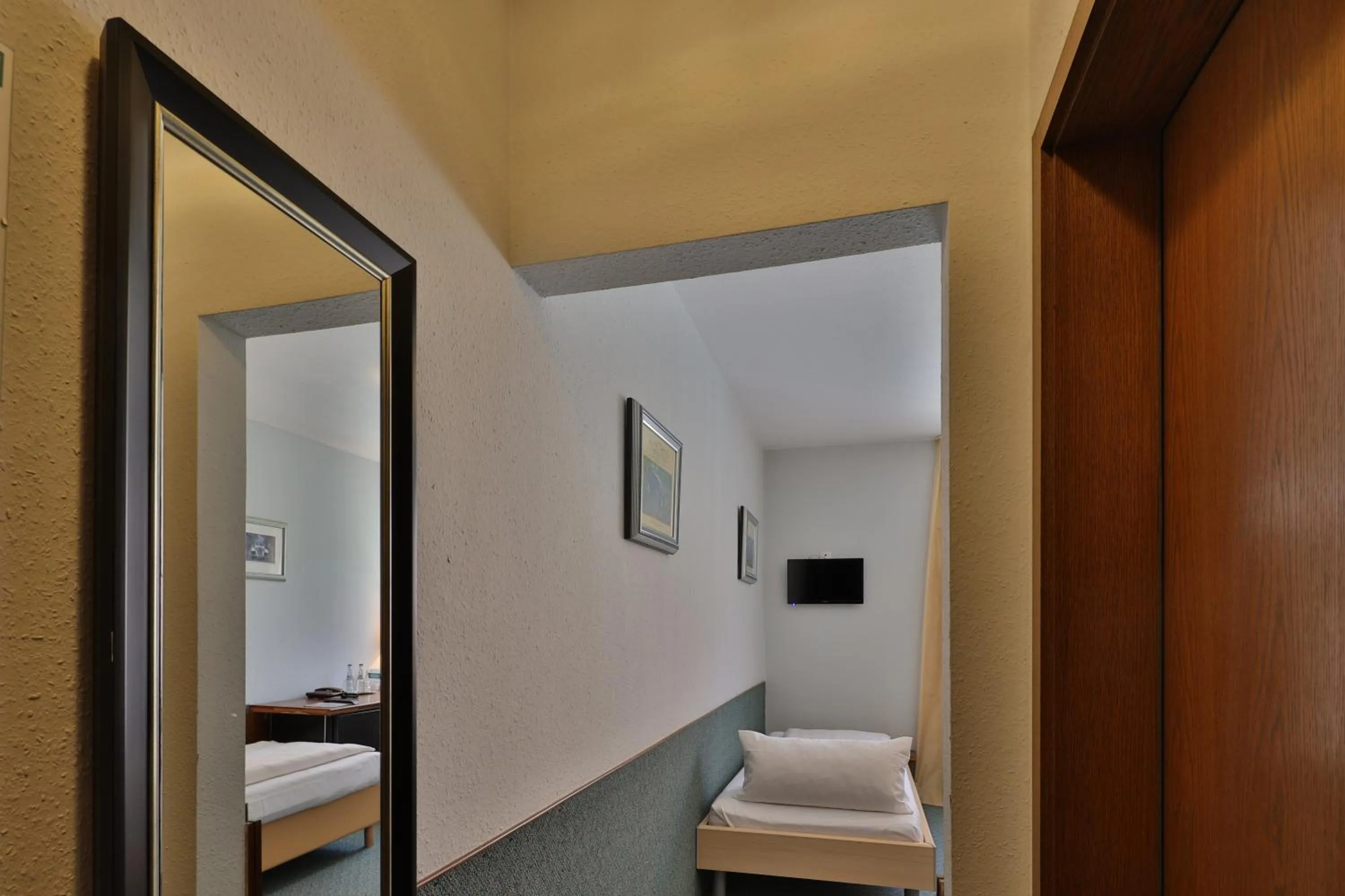 Bed in Aparthotel Deutschmeister