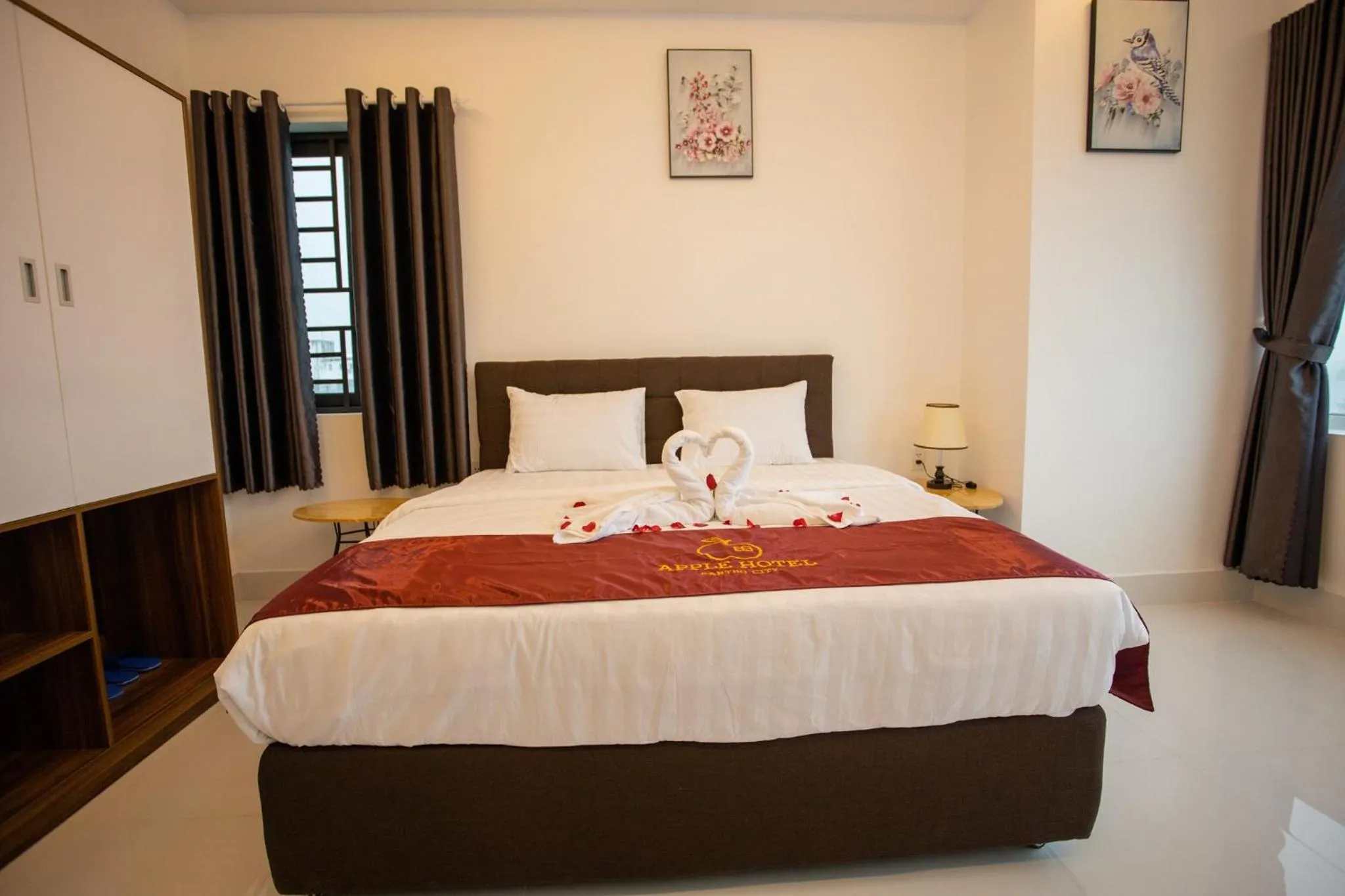 Bedroom, Bed in Apple Hotel