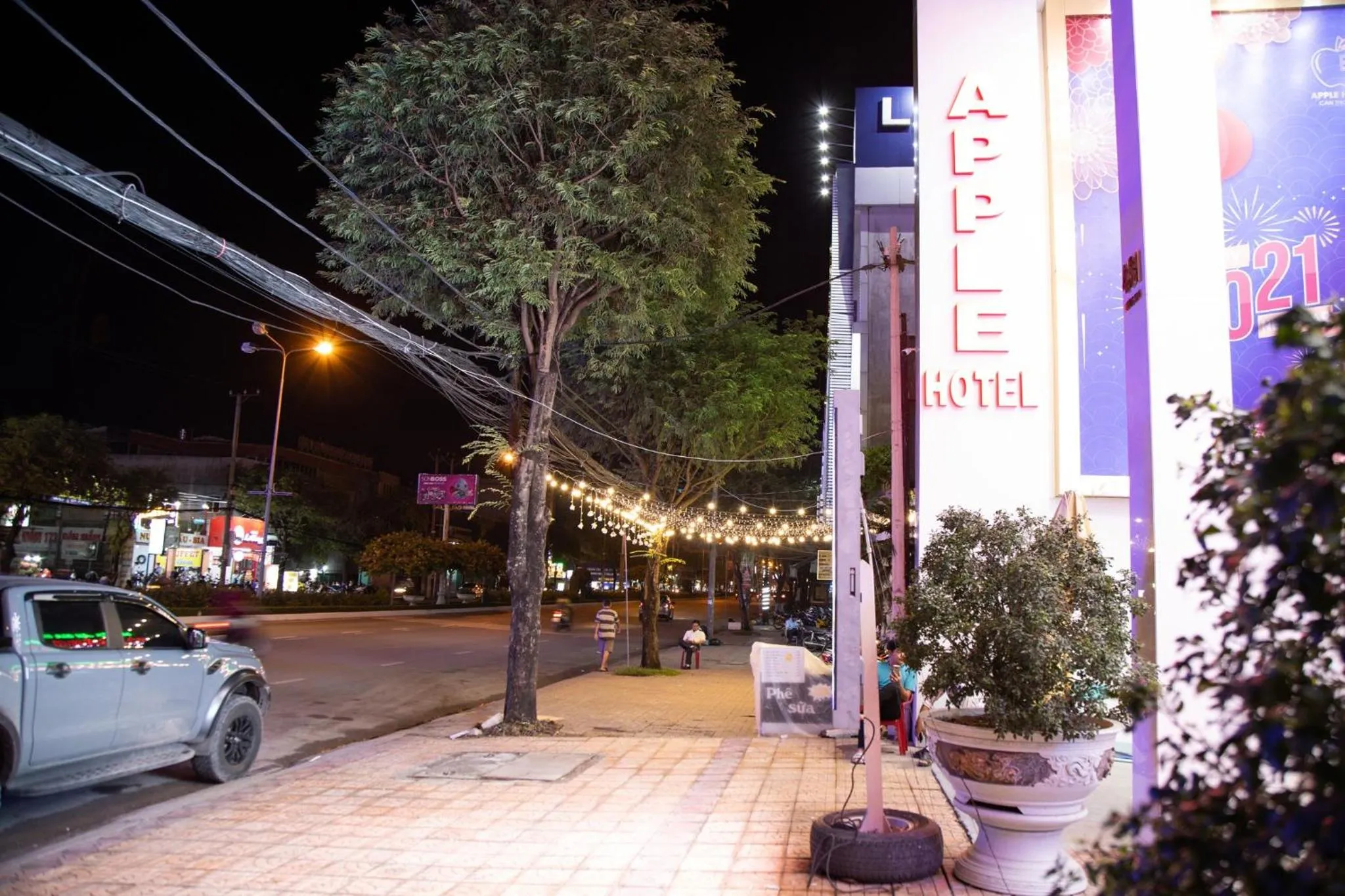 Facade/entrance in Apple Hotel