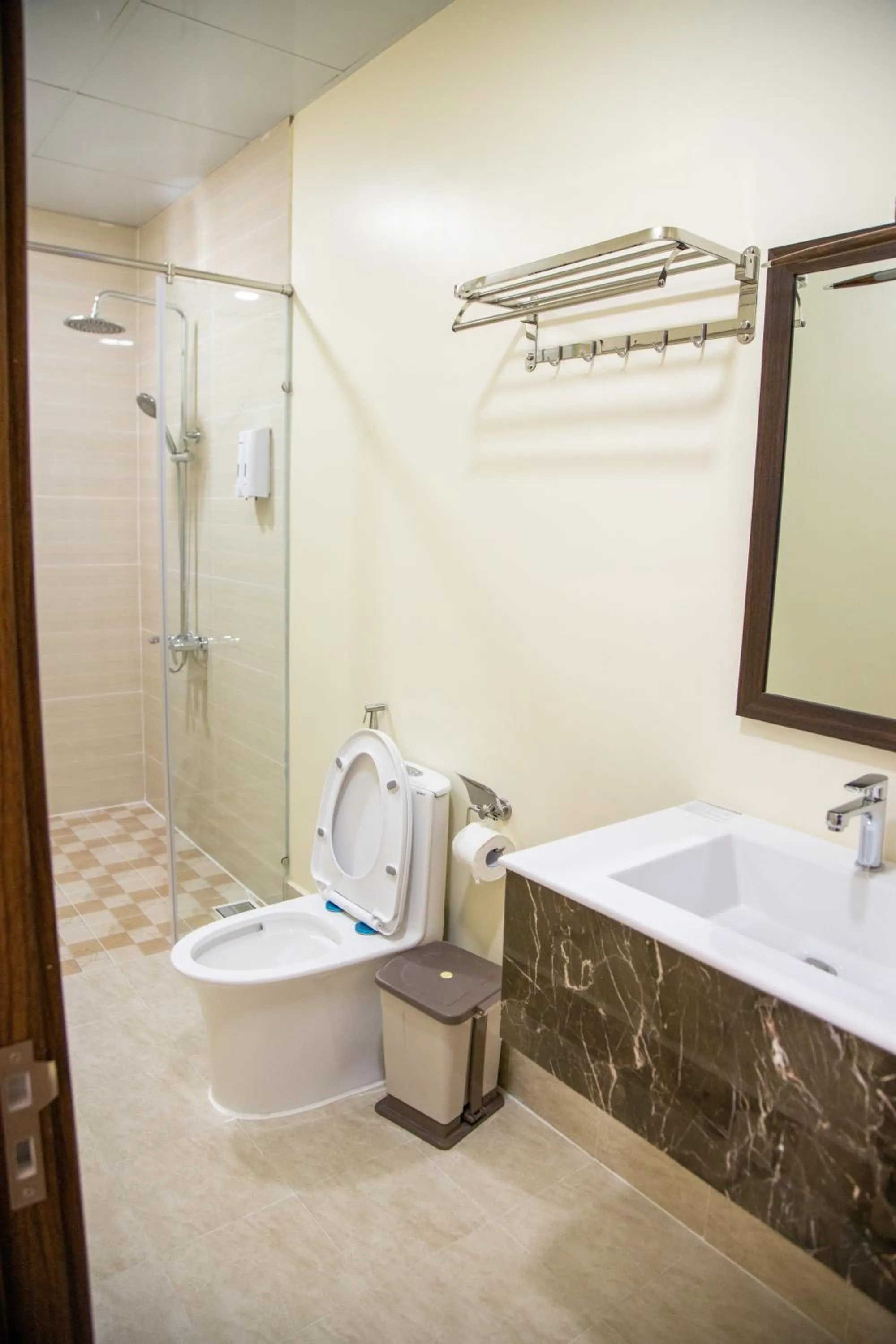 Shower in Apple Hotel