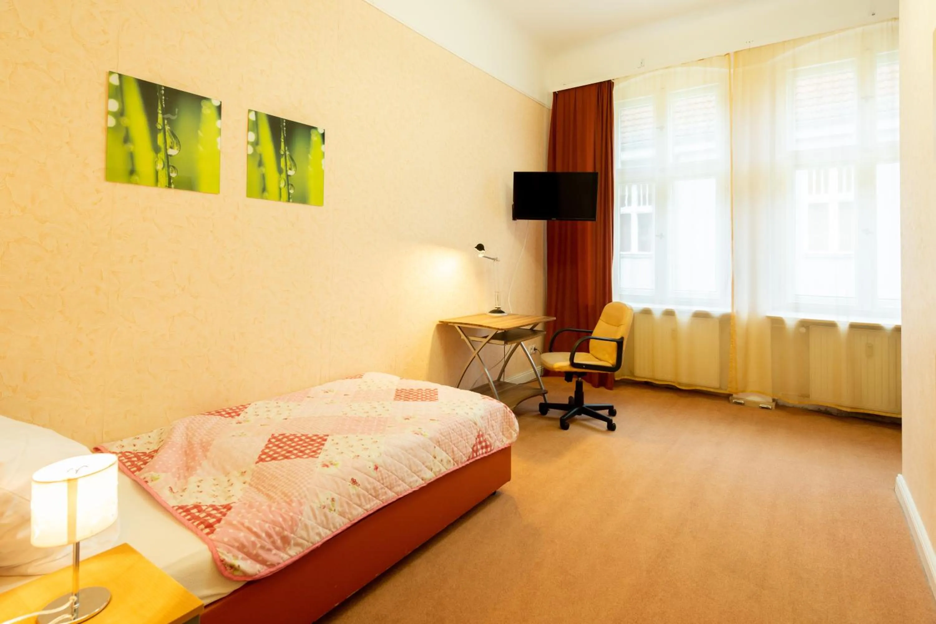 Bed in Hotel Pension Dahlem