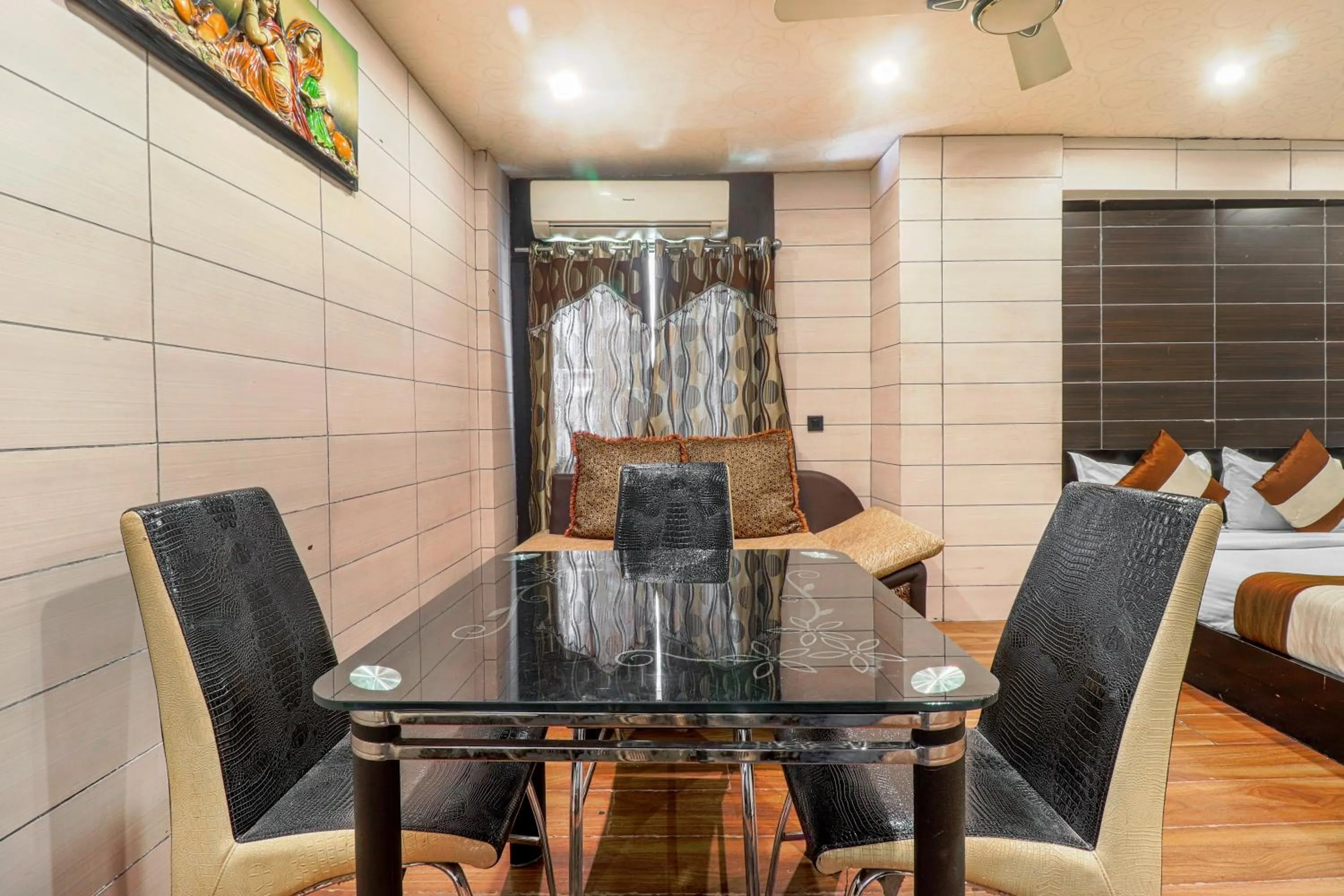 Bed in Oaktel Hotel Grand Shiva Near Ganga Ghat