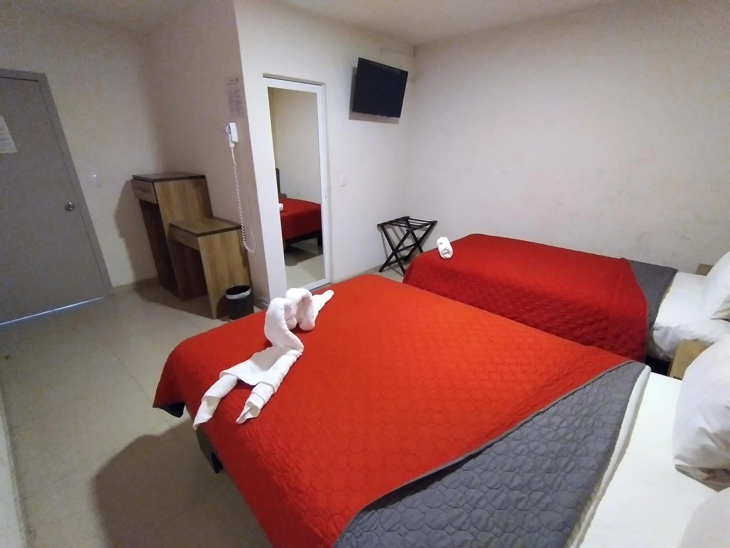 TV and multimedia, Bed in HOTEL SAN JOSE