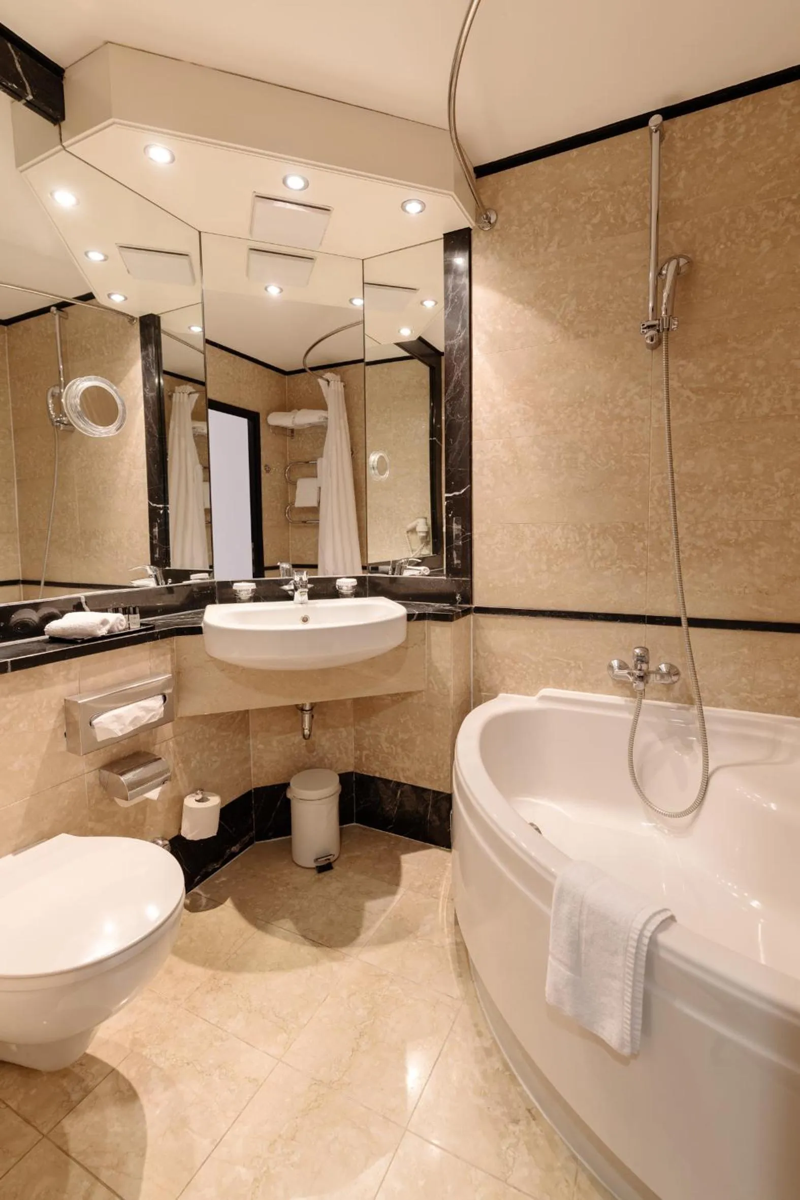 Shower in Lindgart Hotel Minden