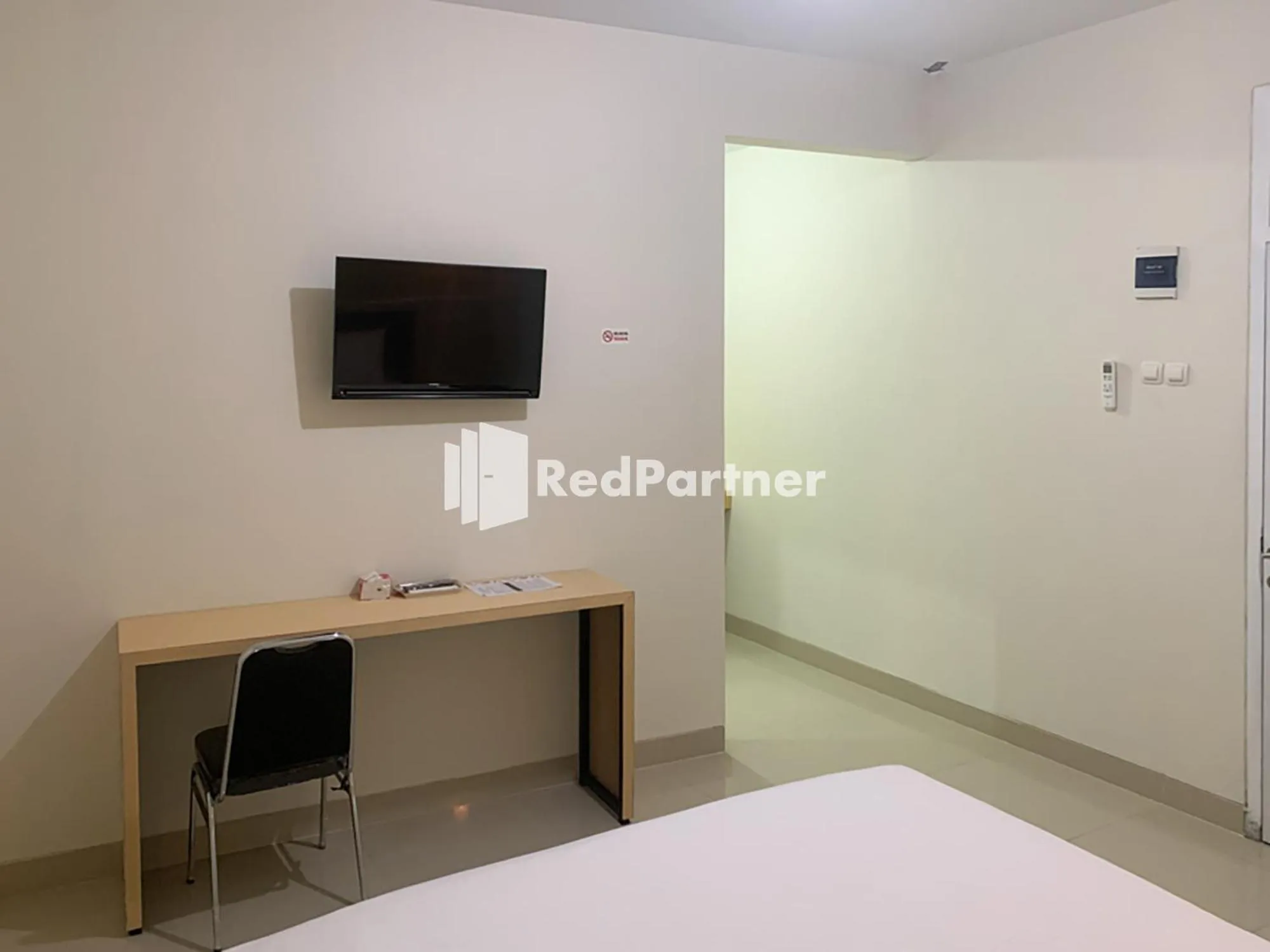 Bedroom in RedDoorz Syariah At Hotel Nuri Indah Dongkelan Yogyakarta