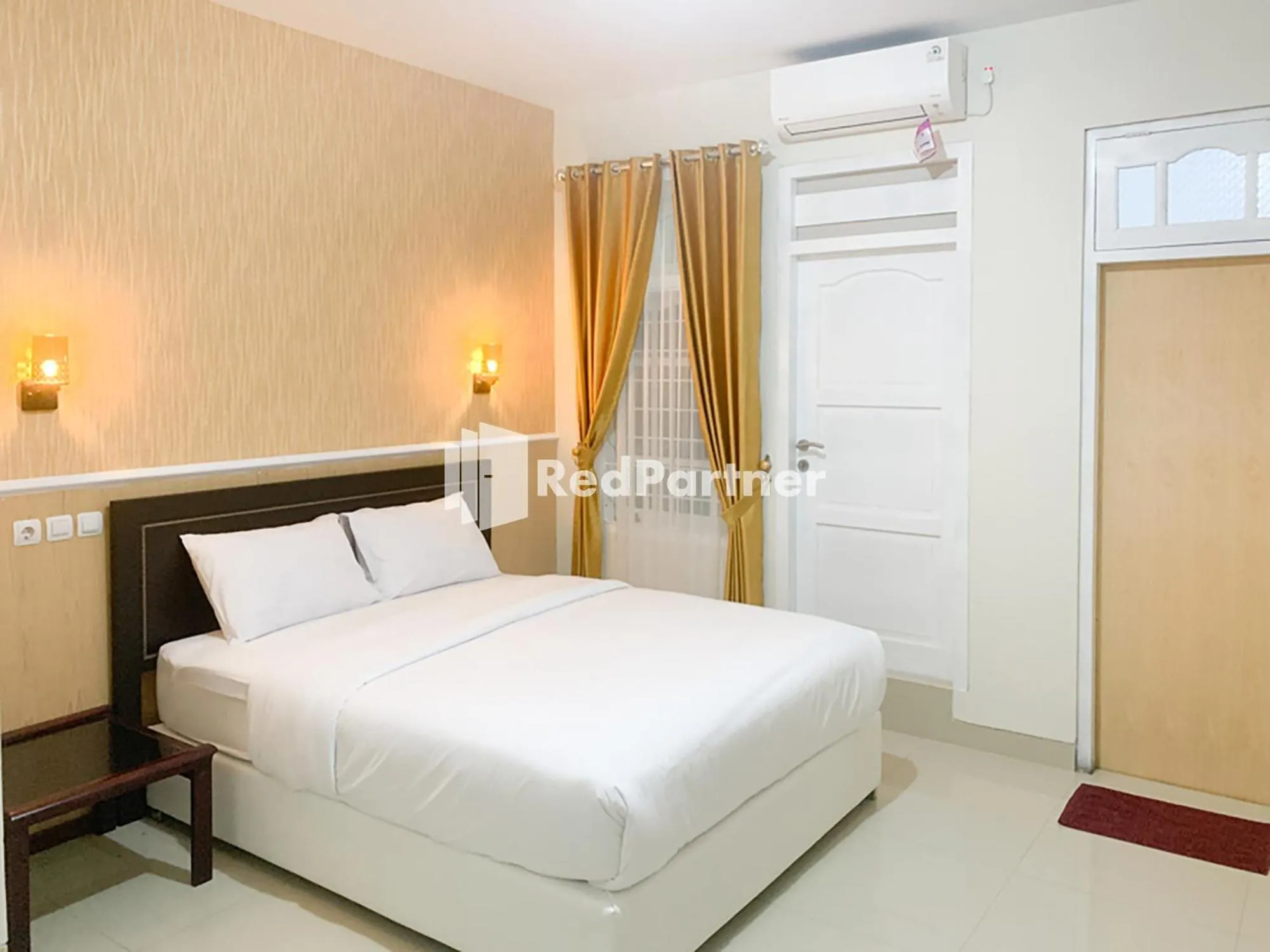 Bedroom in RedDoorz Syariah At Hotel Nuri Indah Dongkelan Yogyakarta