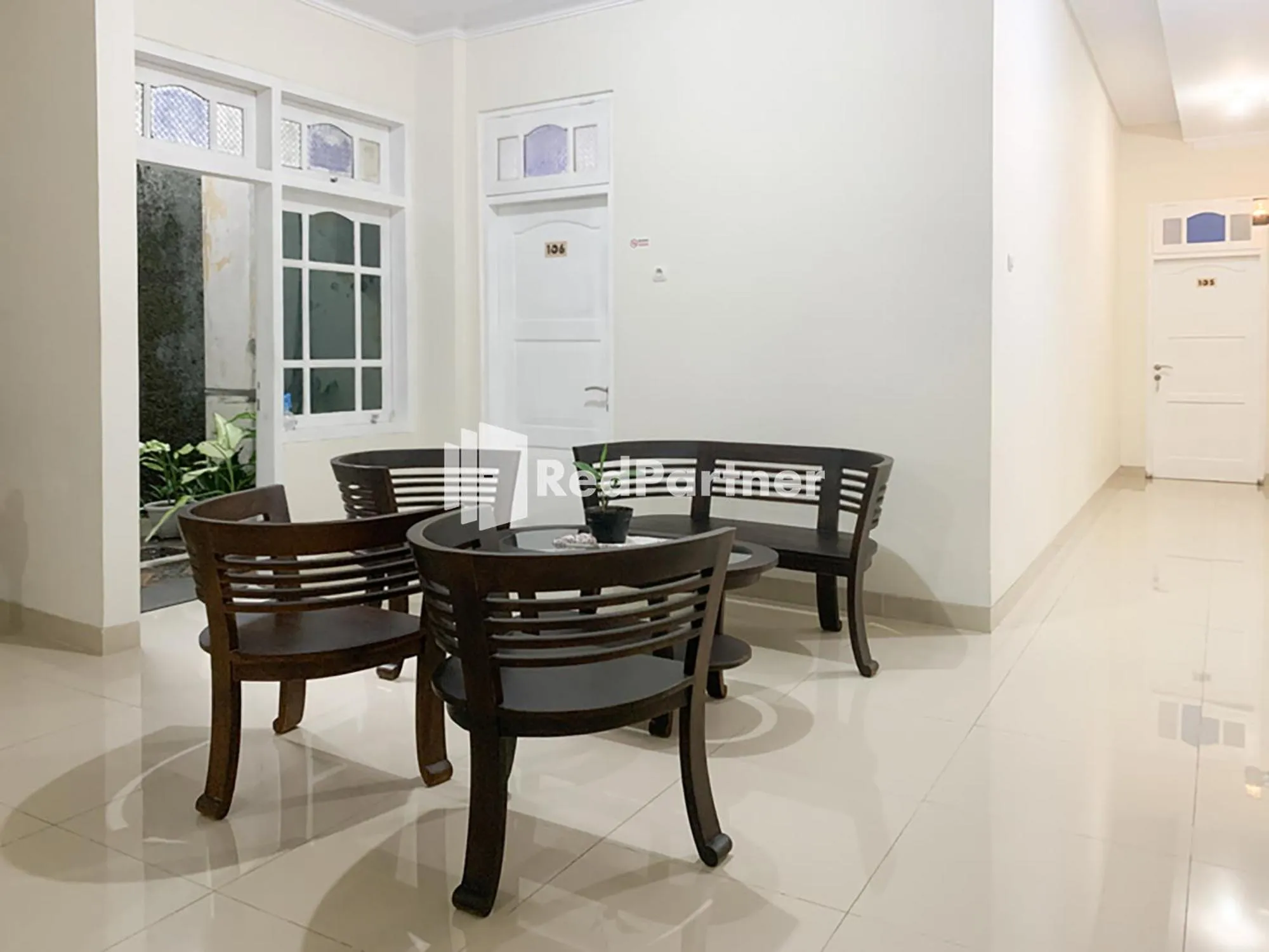 Living room in RedDoorz Syariah At Hotel Nuri Indah Dongkelan Yogyakarta