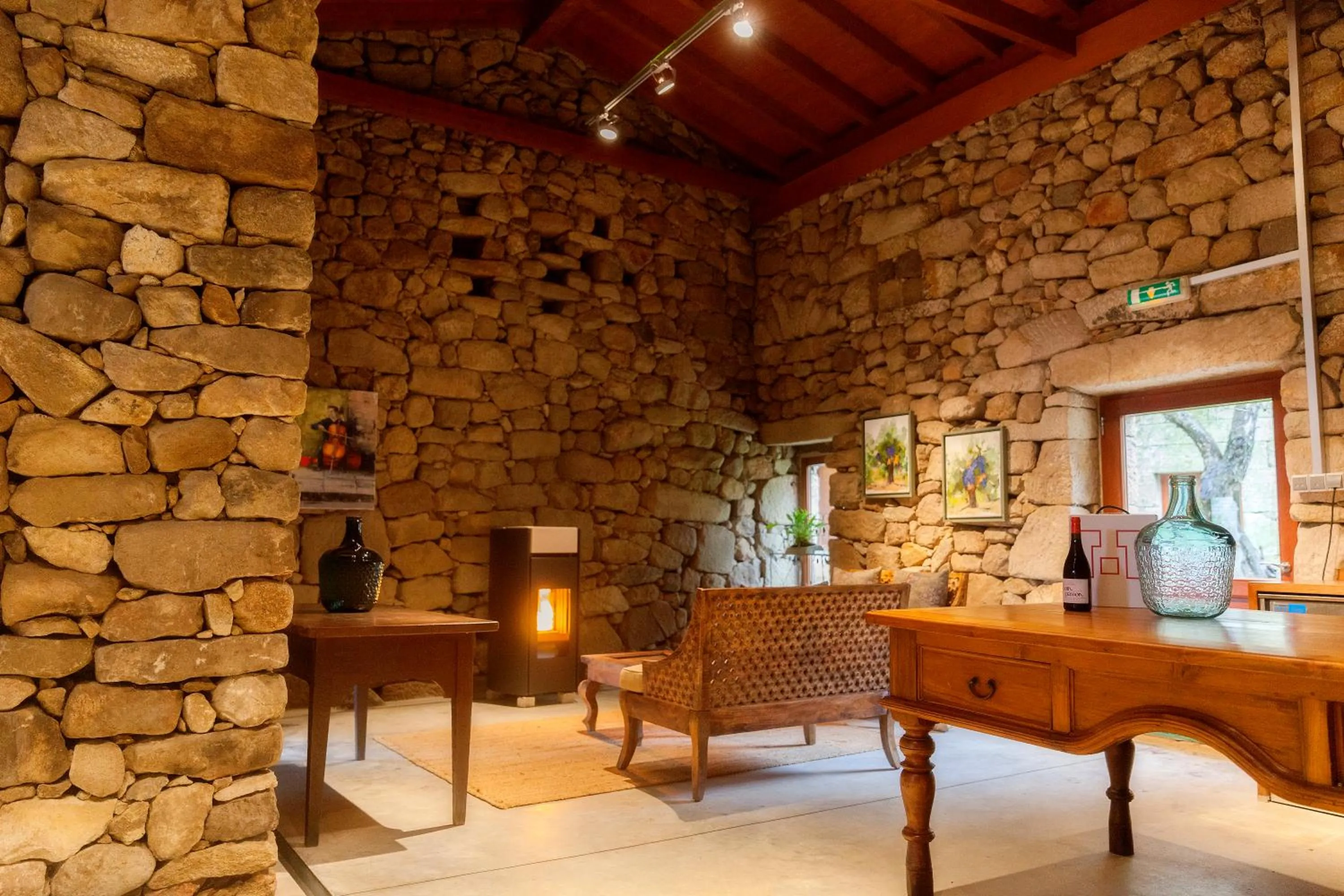 On-site shops in CASA RECTORAL DE SAN EUSEBIO