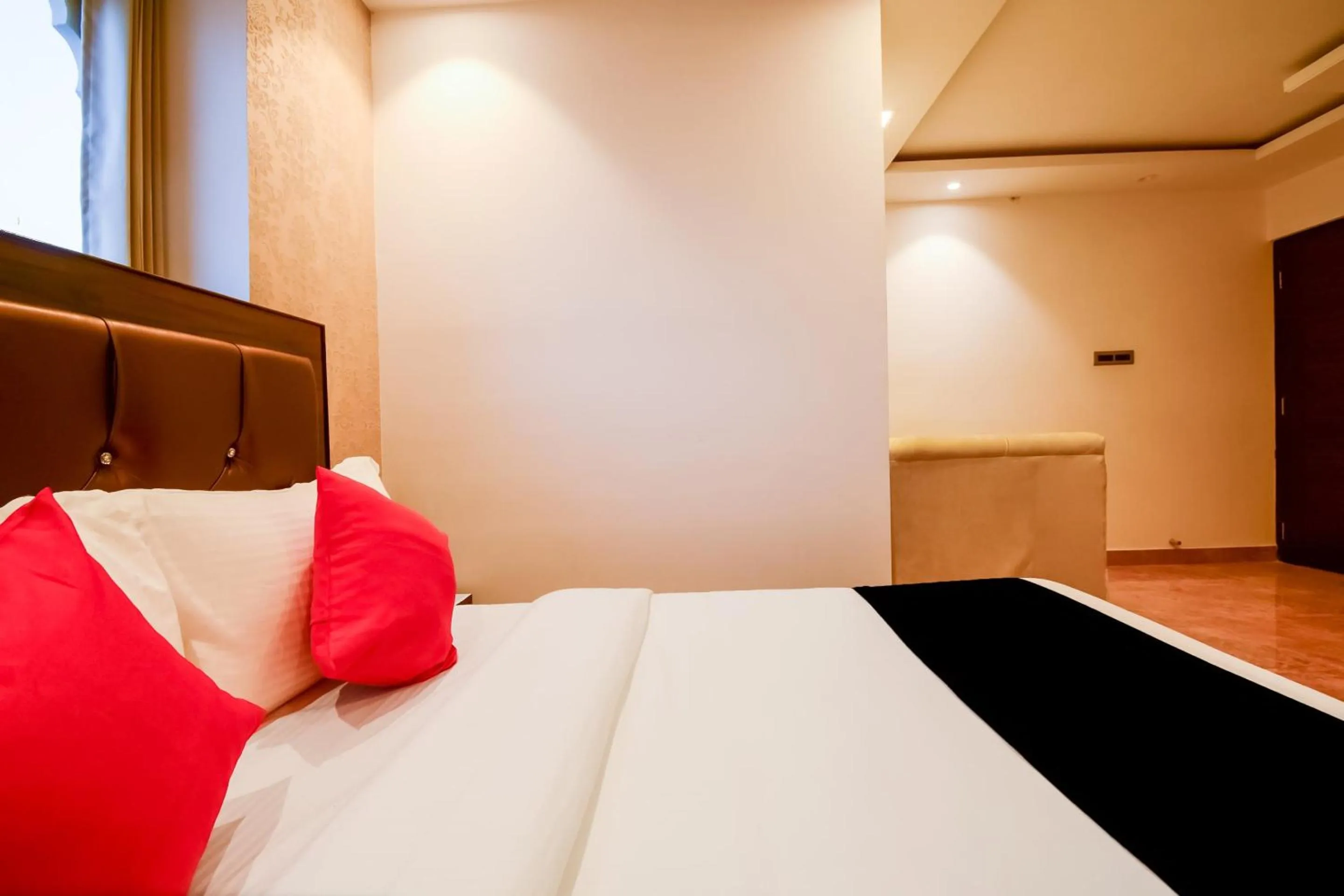 Bedroom, Bed in Hotel O Grand Lotus Inn