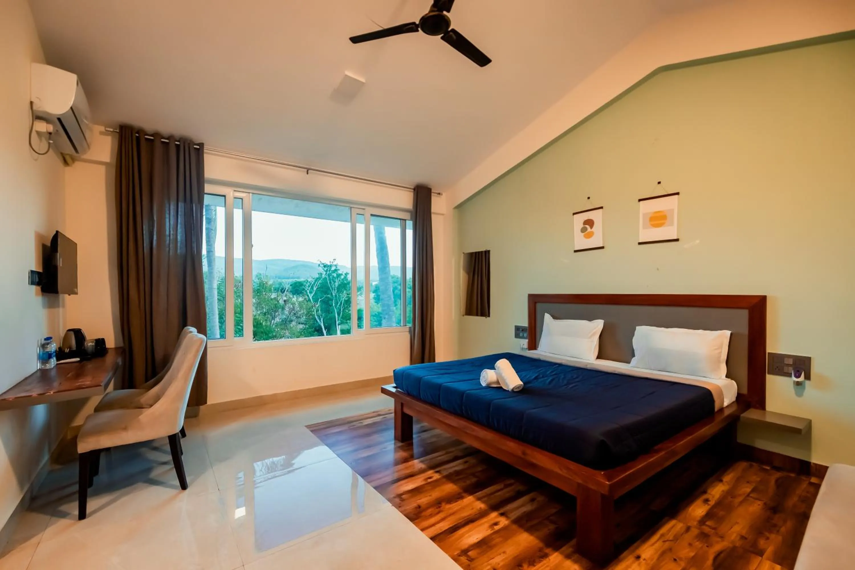 Photo of the whole room, Bed in Commune18 Resort Chikmagalur