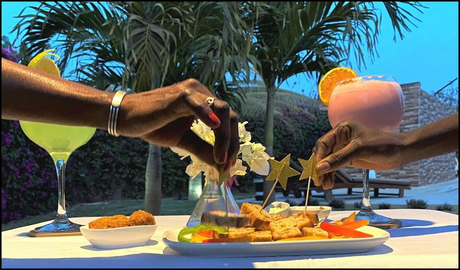 Lounge or bar in Hôtel La Belle Etoile & SPA