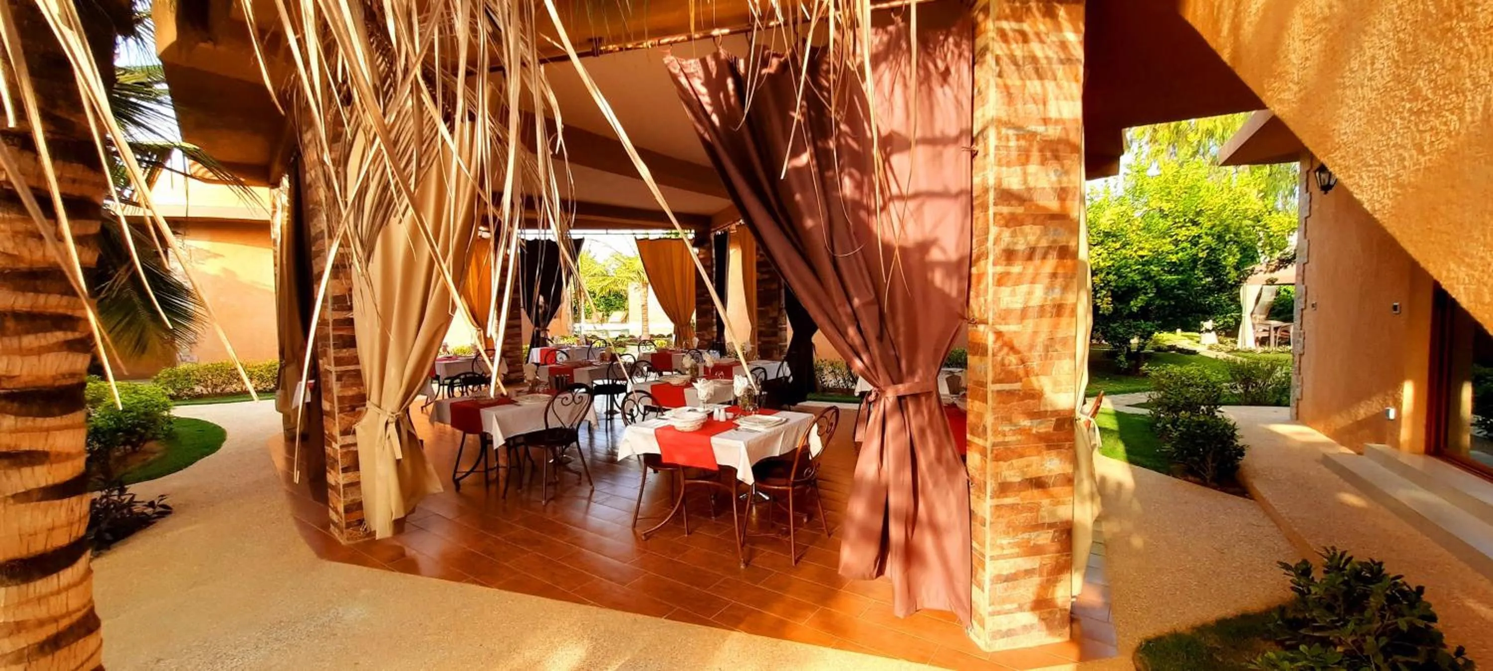 Restaurant/places to eat in Hôtel La Belle Etoile & SPA