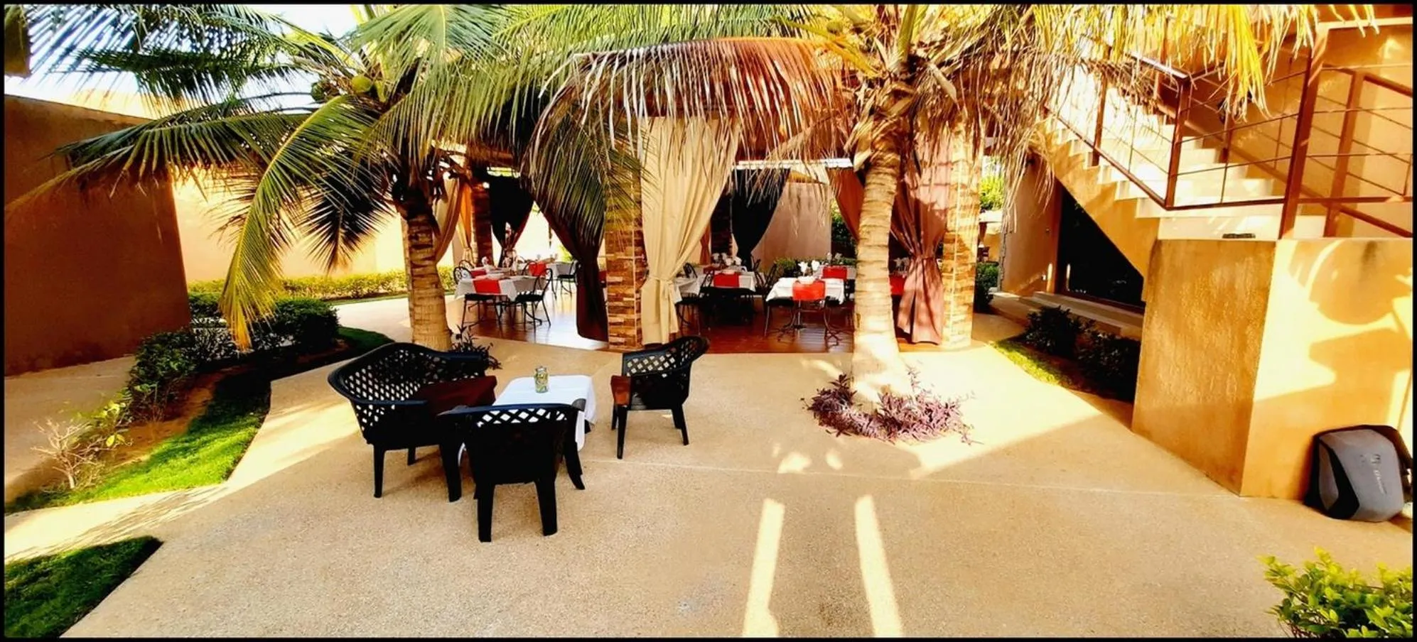 Lounge or bar in Hôtel La Belle Etoile & SPA