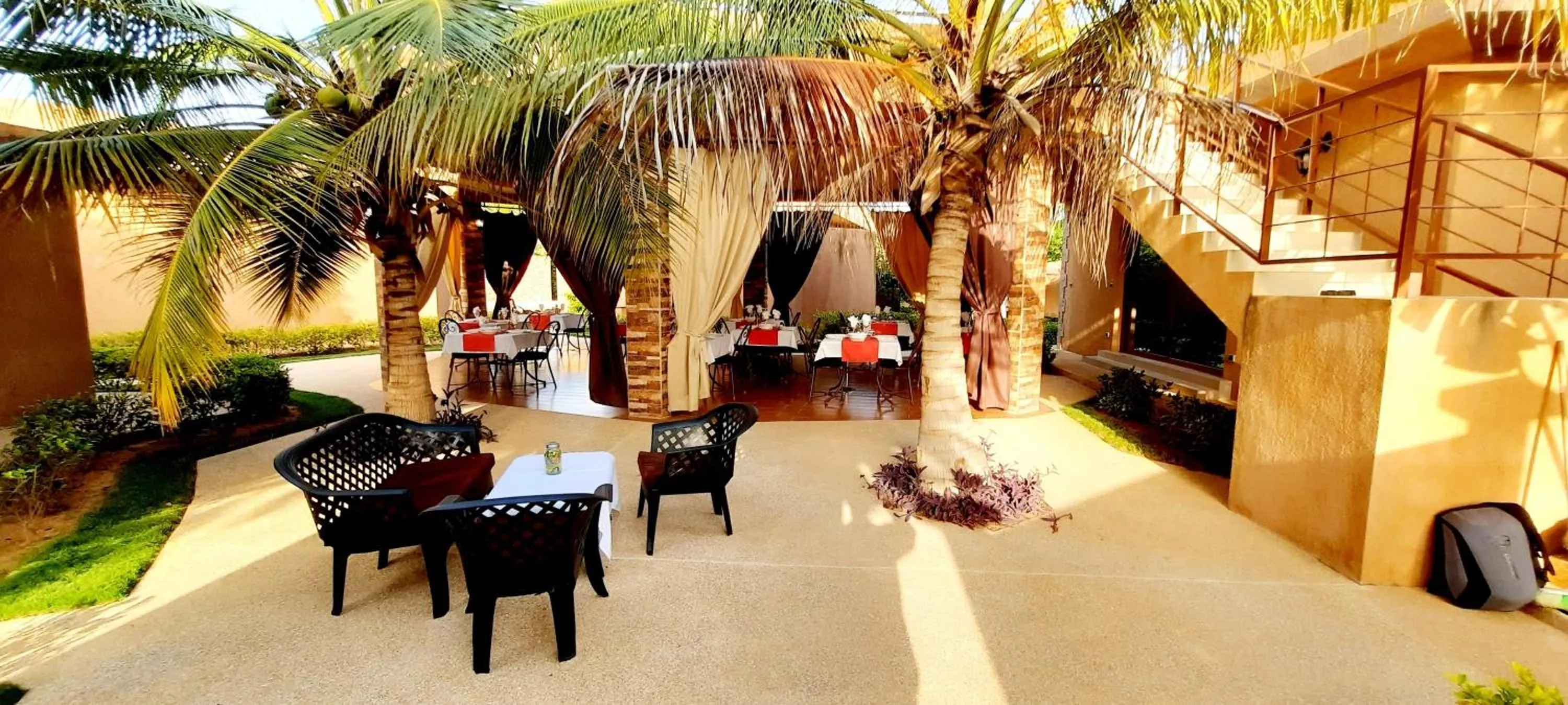 Patio in Hôtel La Belle Etoile & SPA