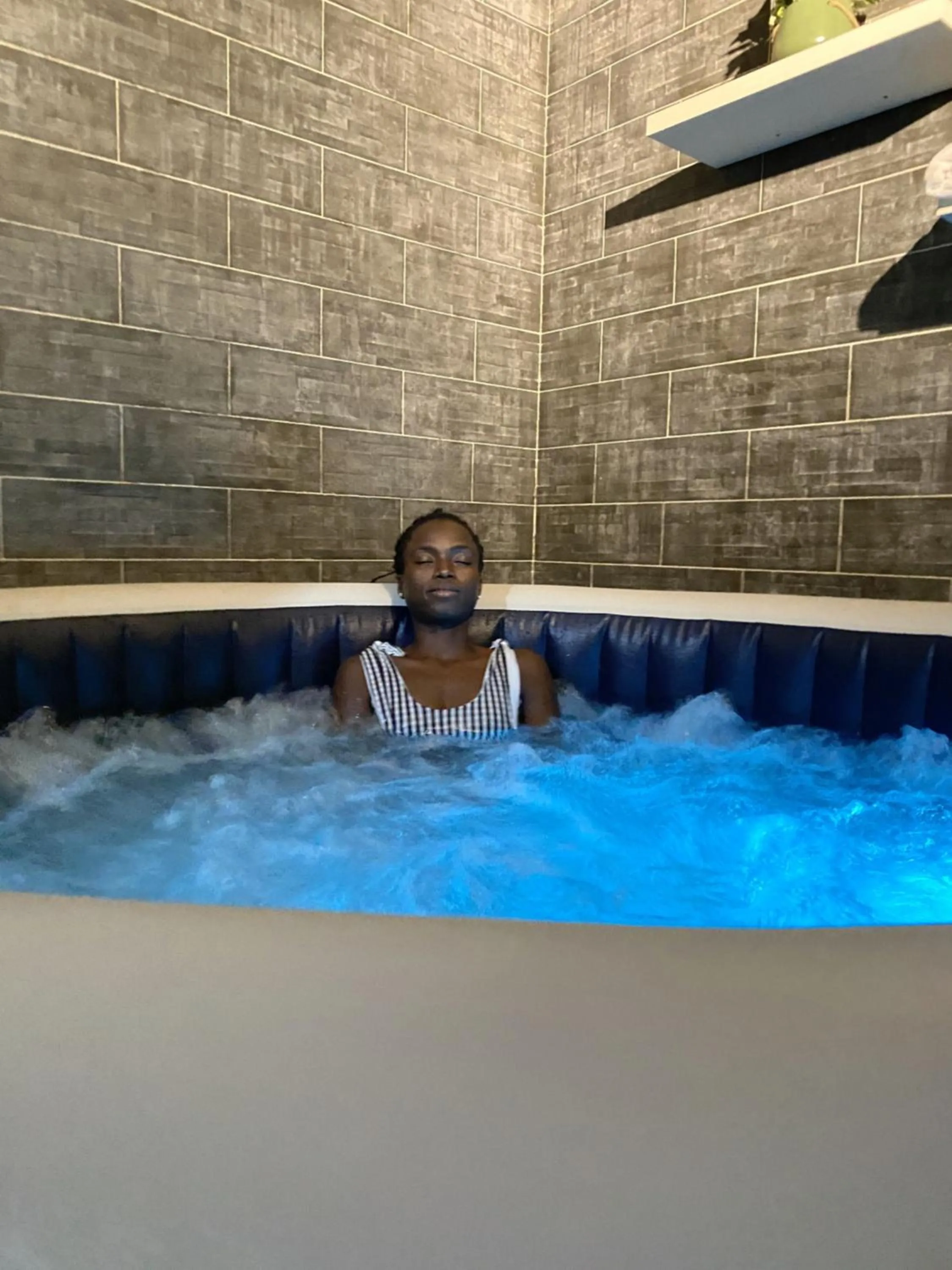 Hot Tub in Hôtel La Belle Etoile & SPA