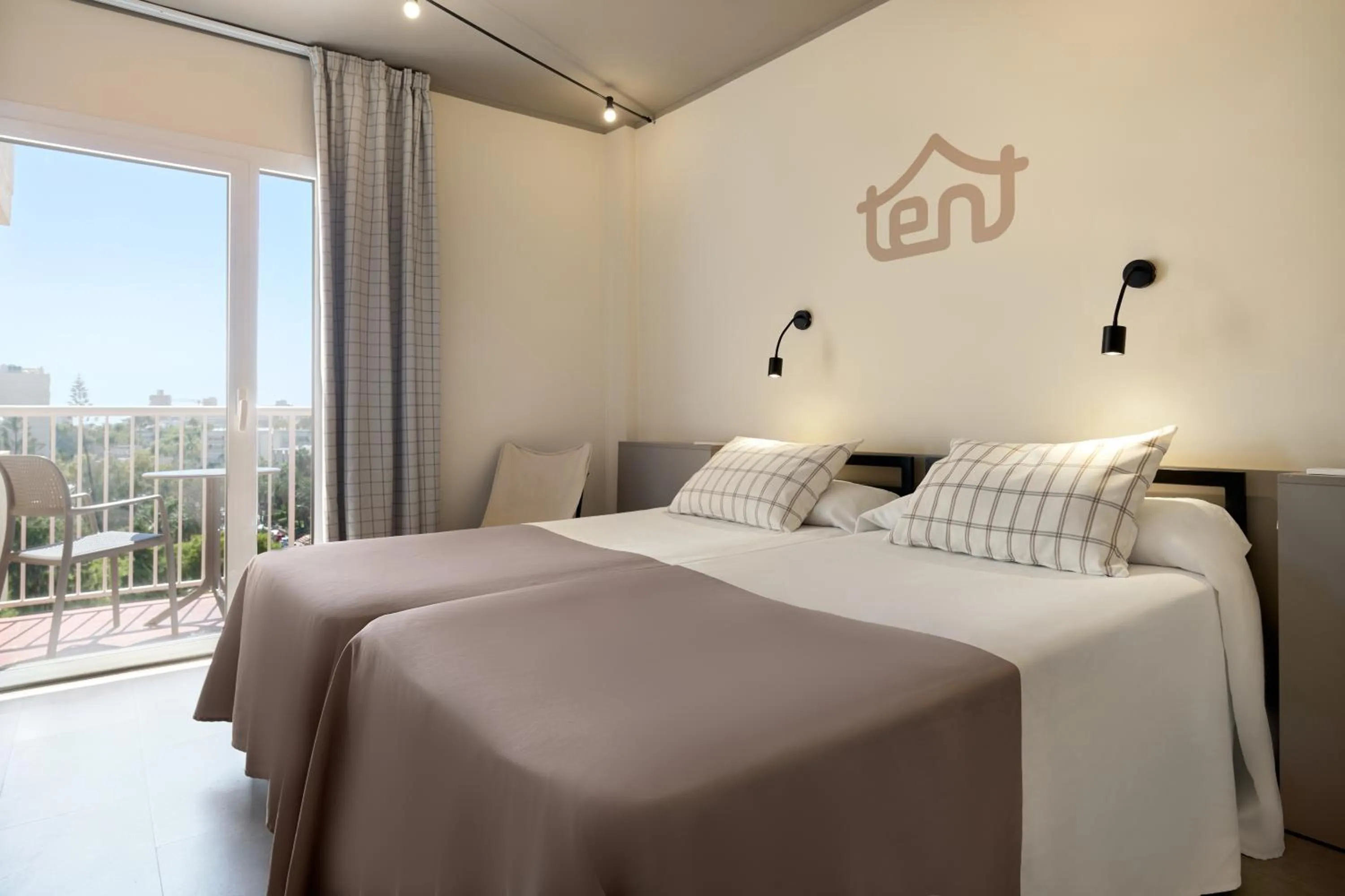 Bed in tent Palmanova