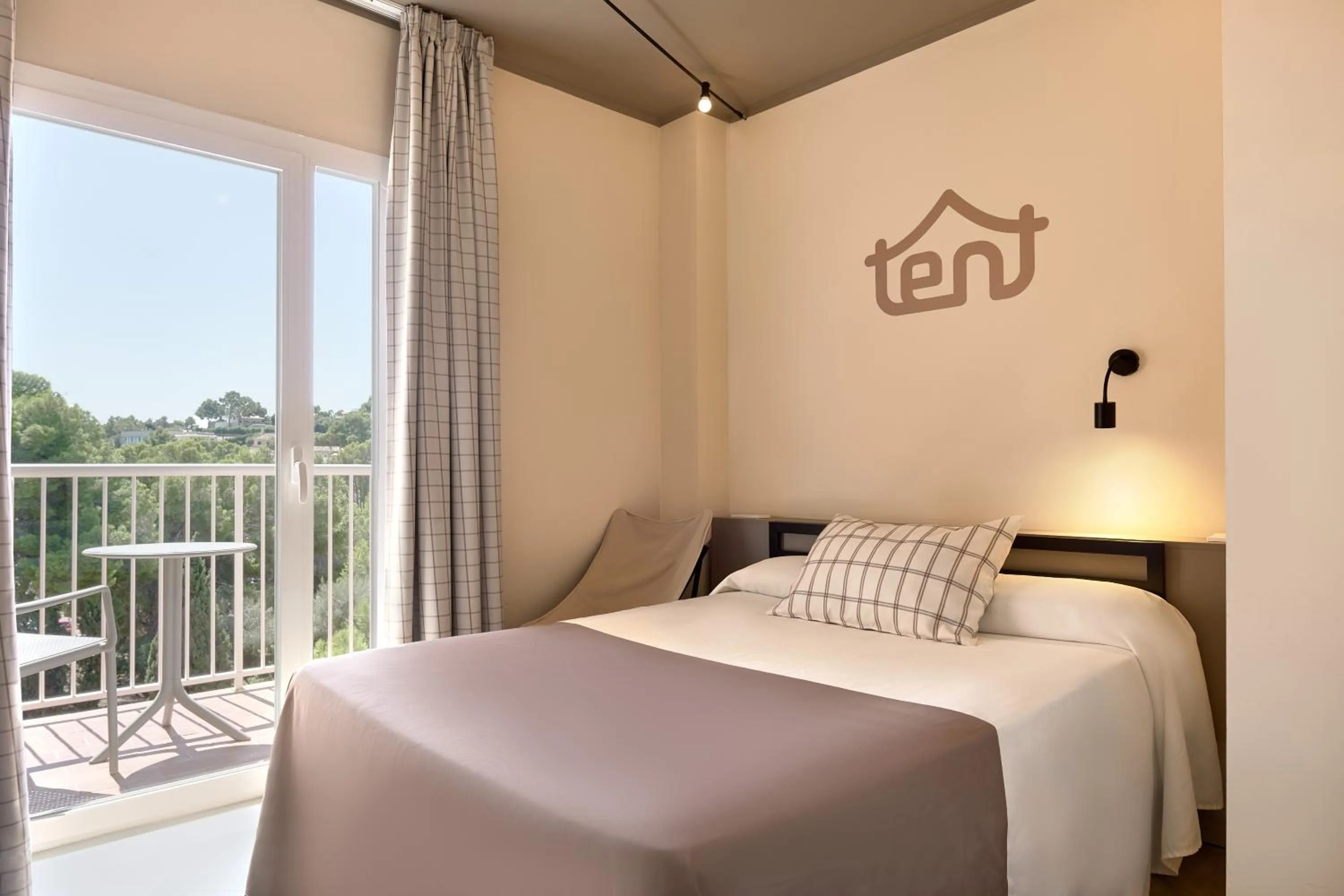 Bed in tent Palmanova