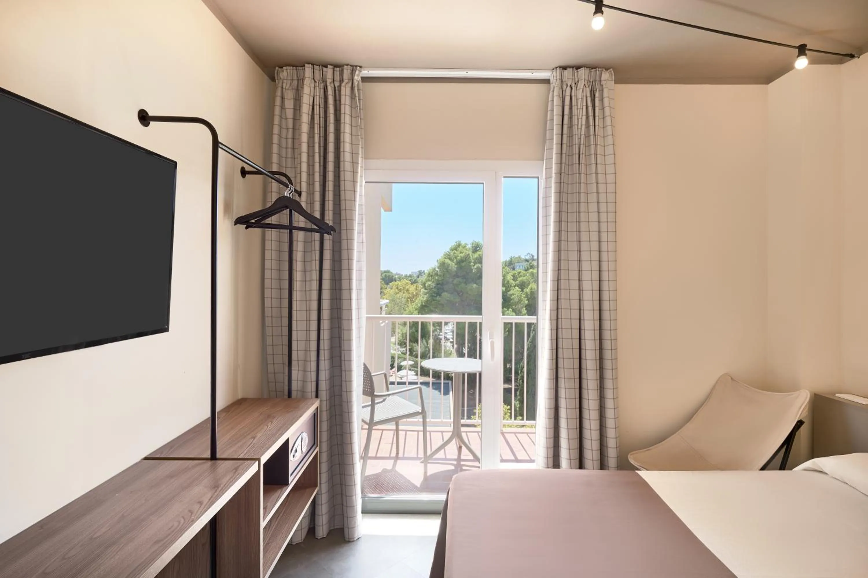 Bed in tent Palmanova