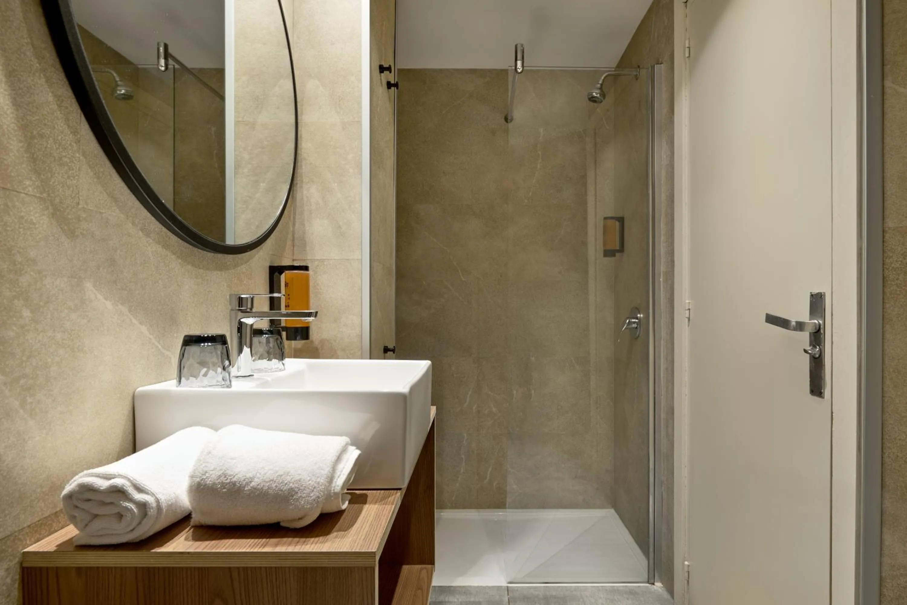 Shower in tent Palmanova